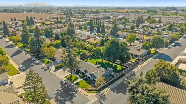 1987 W Orange Ave, Porterville, CA 93257
