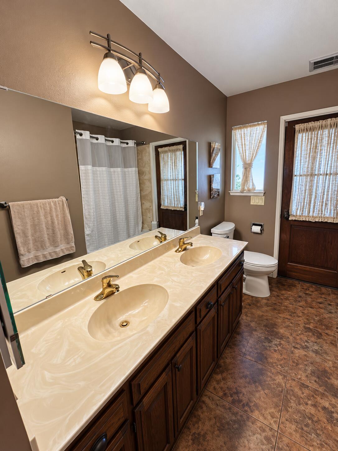 15017 El Rancho Ave, Visalia, CA 93292