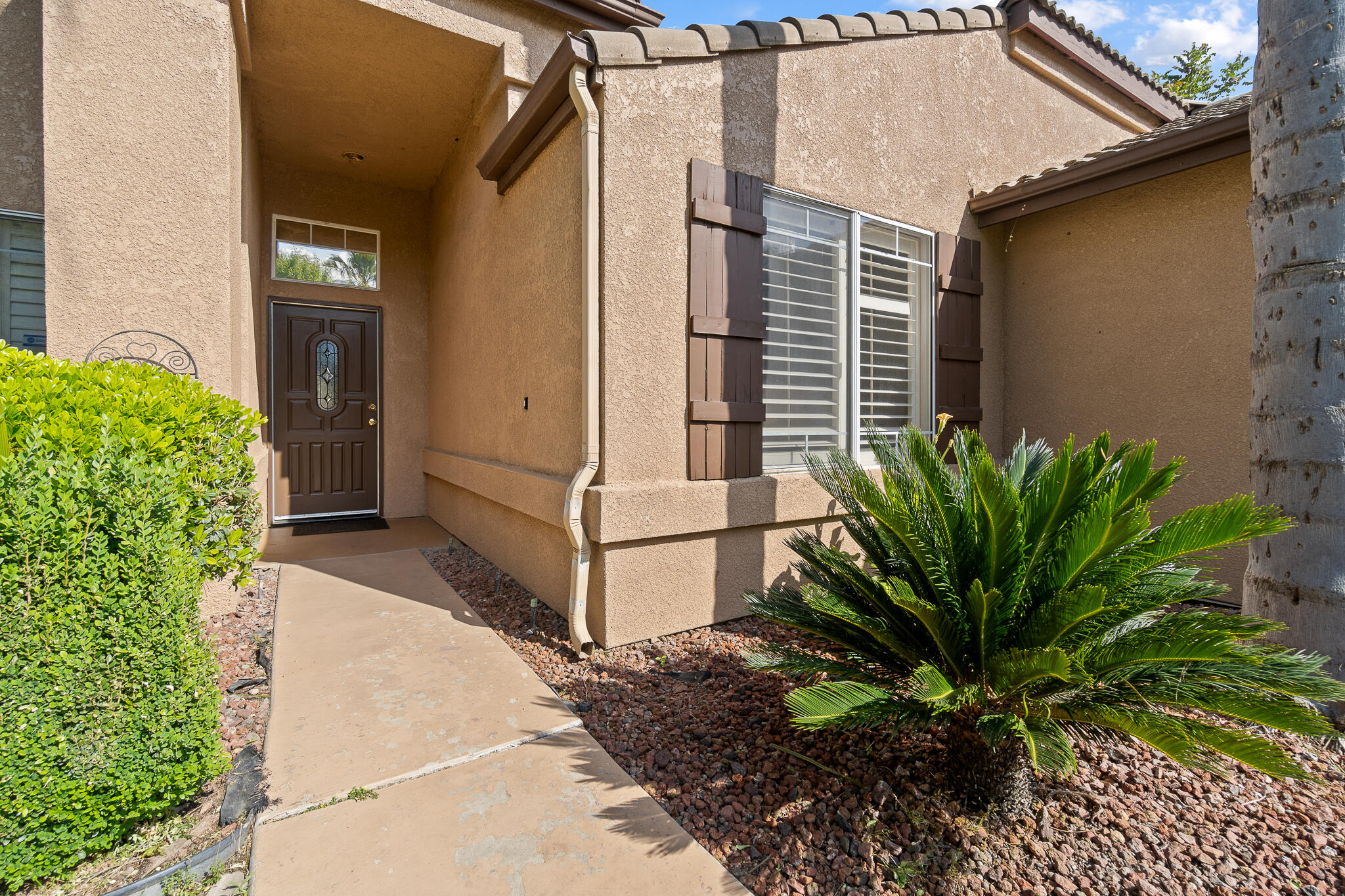 1700 N Rio Vista Ct, Visalia, CA 93292