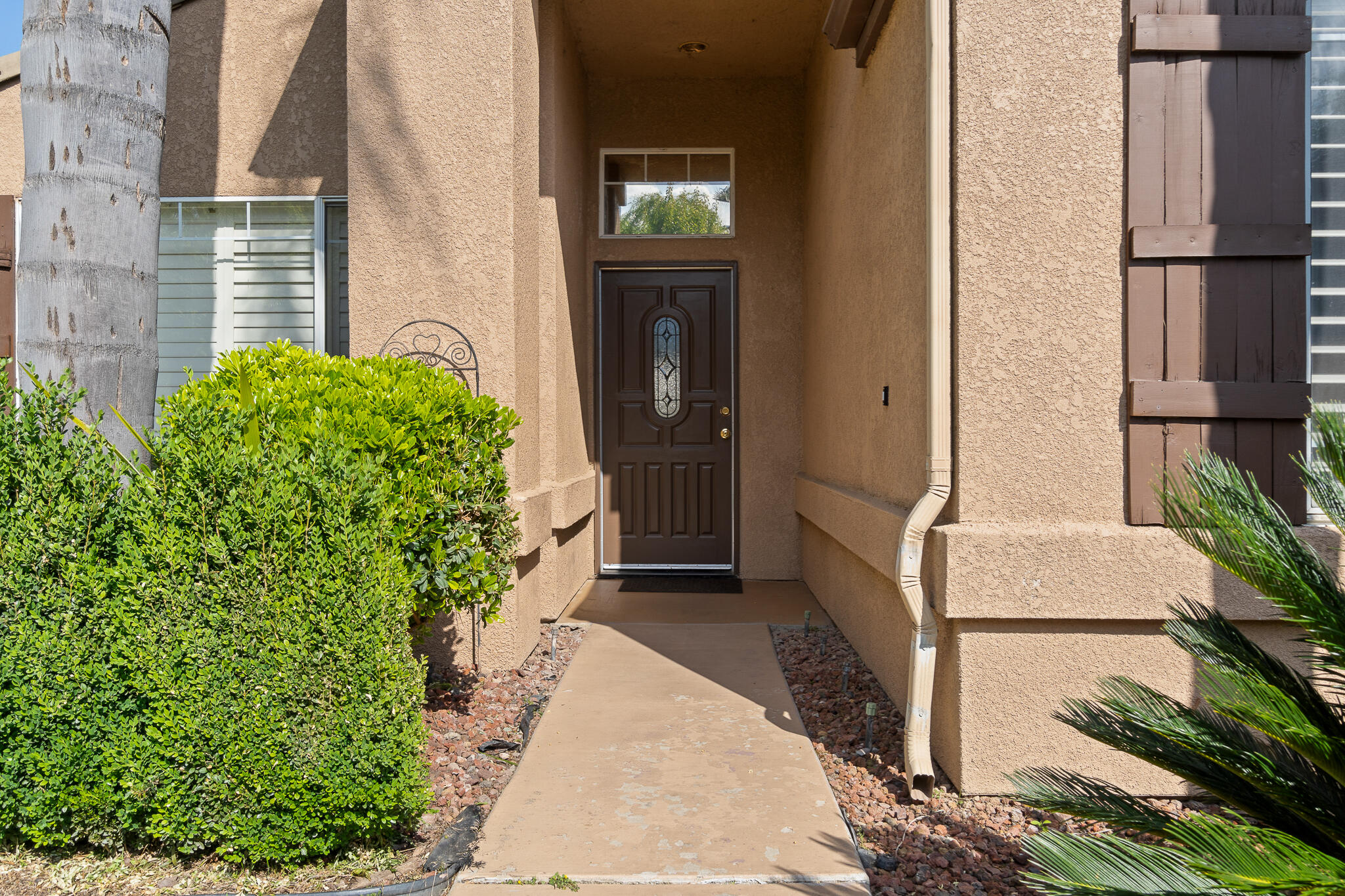 1700 N Rio Vista Ct, Visalia, CA 93292