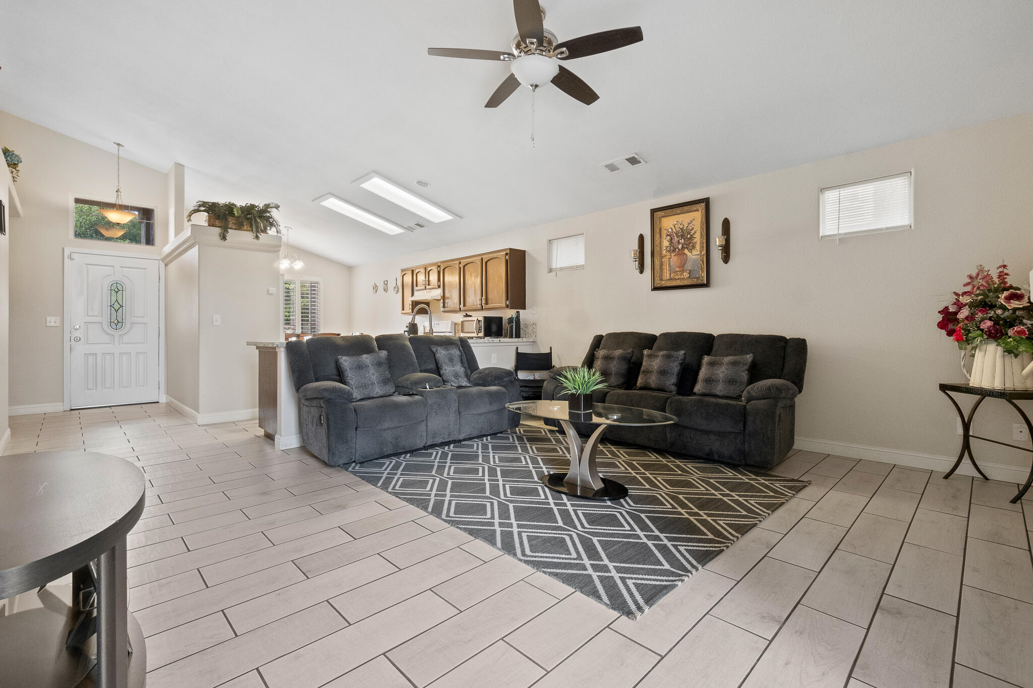 1700 N Rio Vista Ct, Visalia, CA 93292
