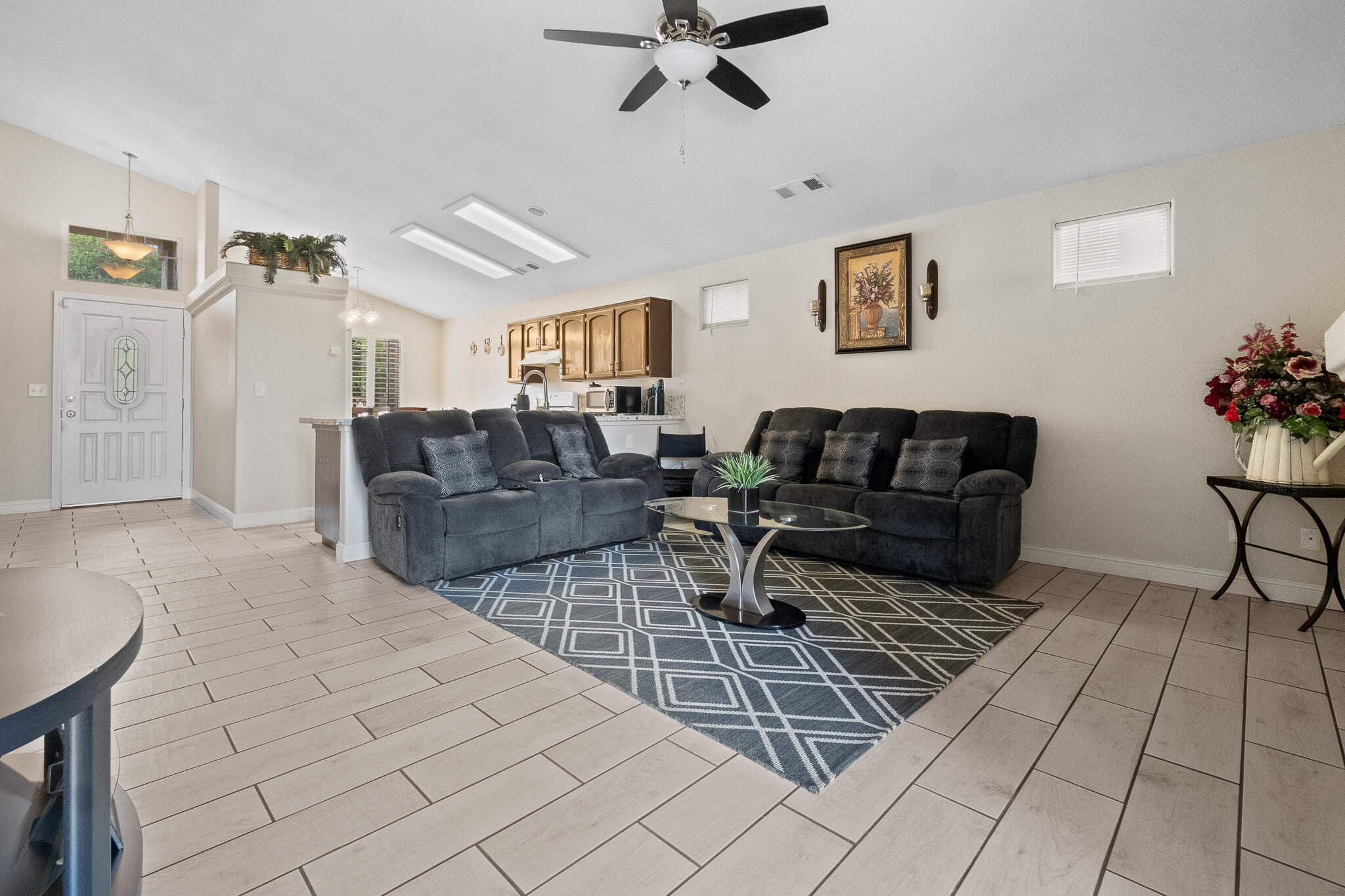 1700 N Rio Vista Ct, Visalia, CA 93292