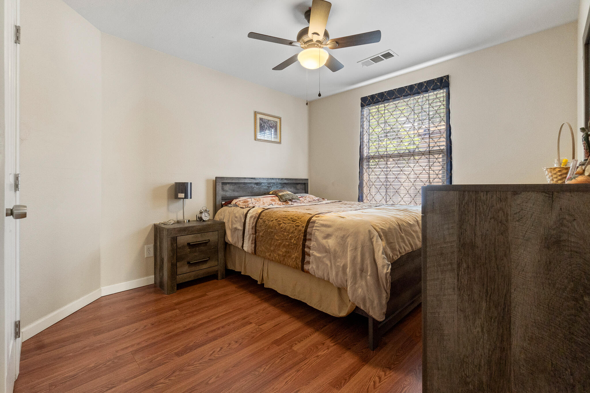 1700 N Rio Vista Ct, Visalia, CA 93292