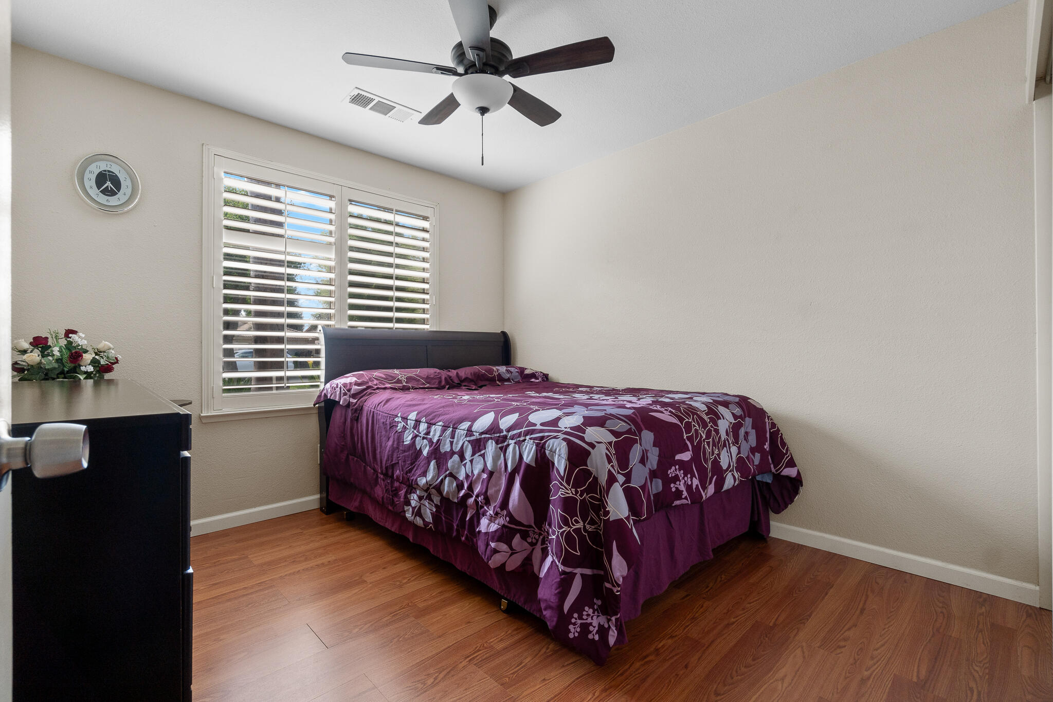 1700 N Rio Vista Ct, Visalia, CA 93292