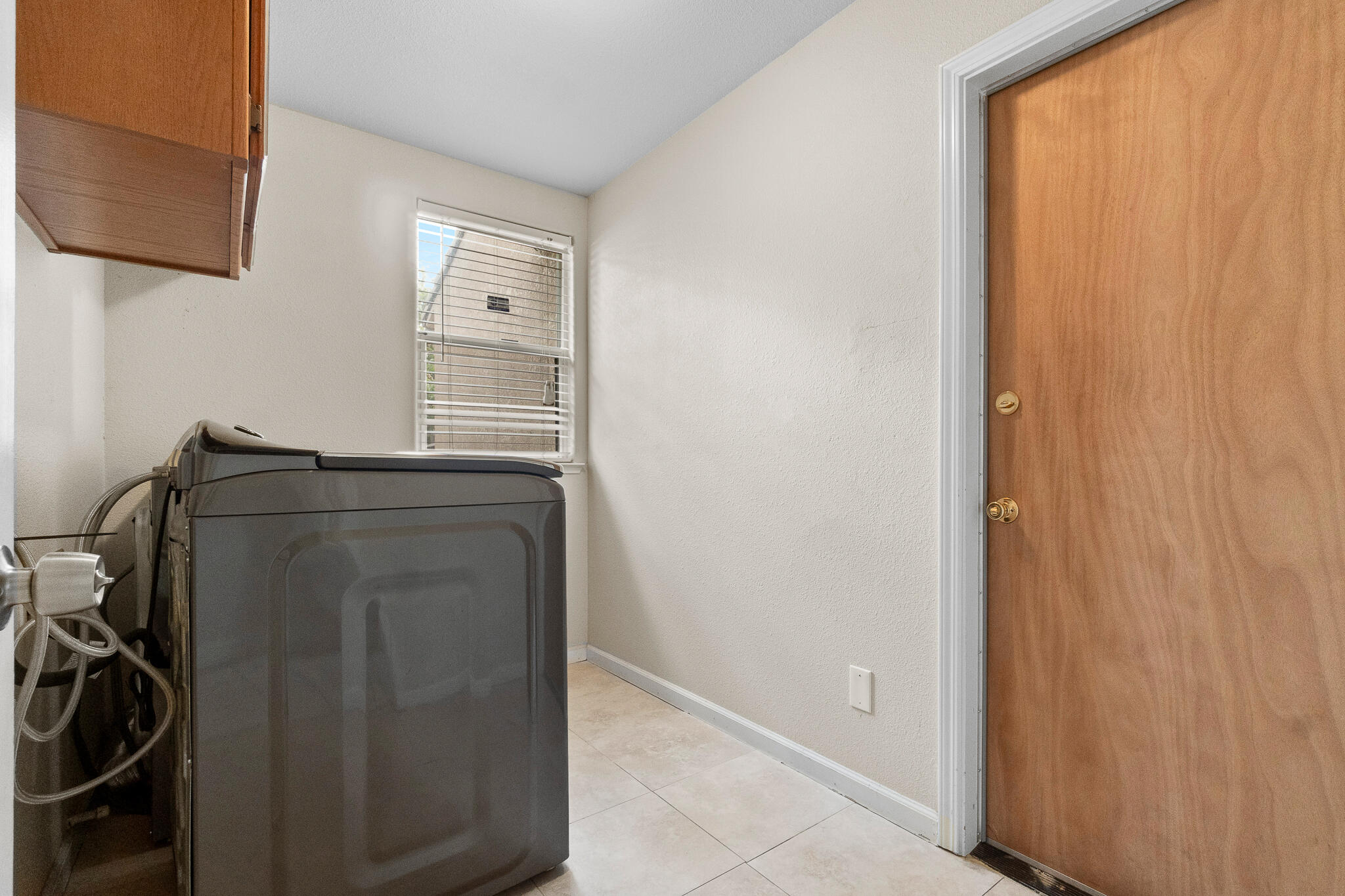 1700 N Rio Vista Ct, Visalia, CA 93292