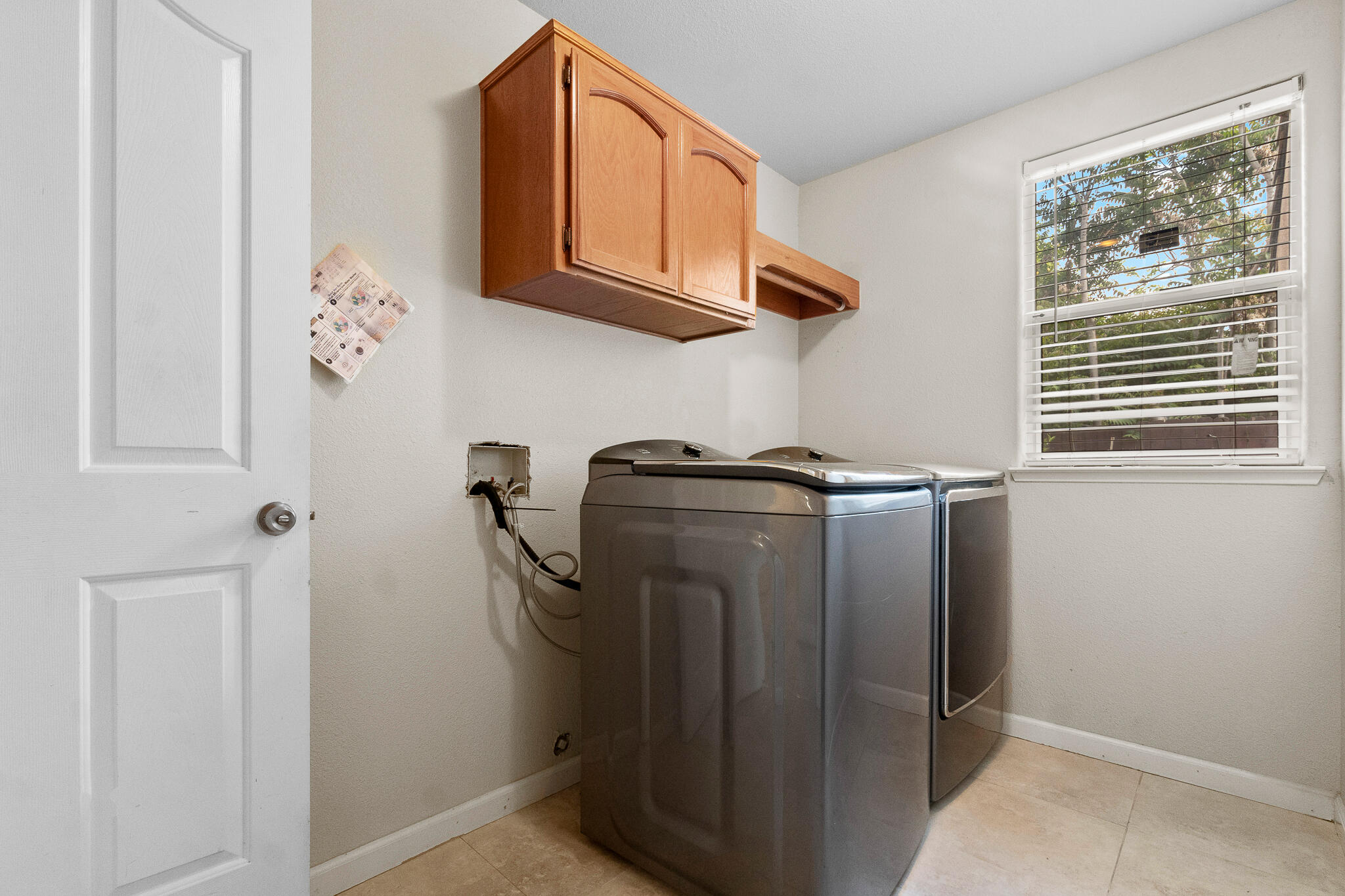 1700 N Rio Vista Ct, Visalia, CA 93292