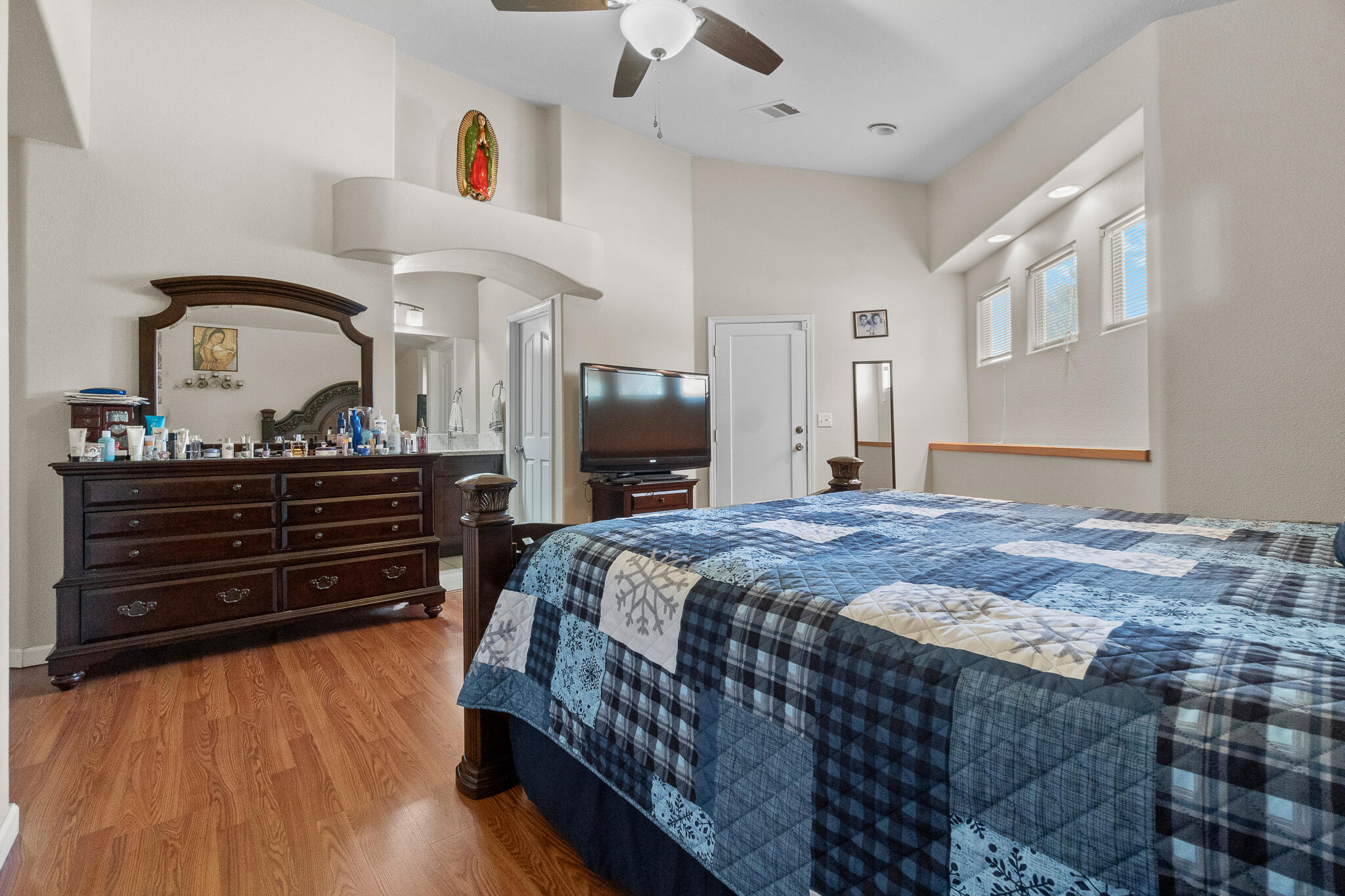 1700 N Rio Vista Ct, Visalia, CA 93292