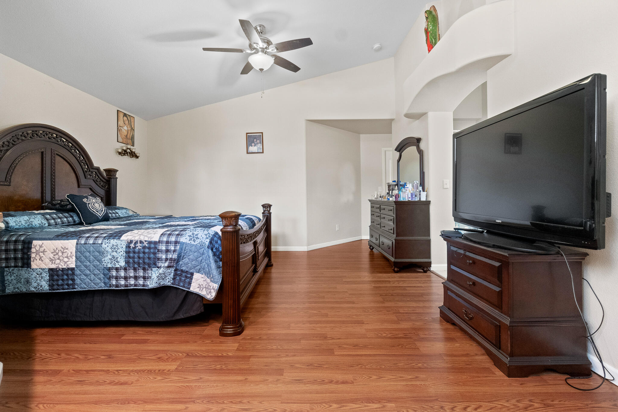 1700 N Rio Vista Ct, Visalia, CA 93292