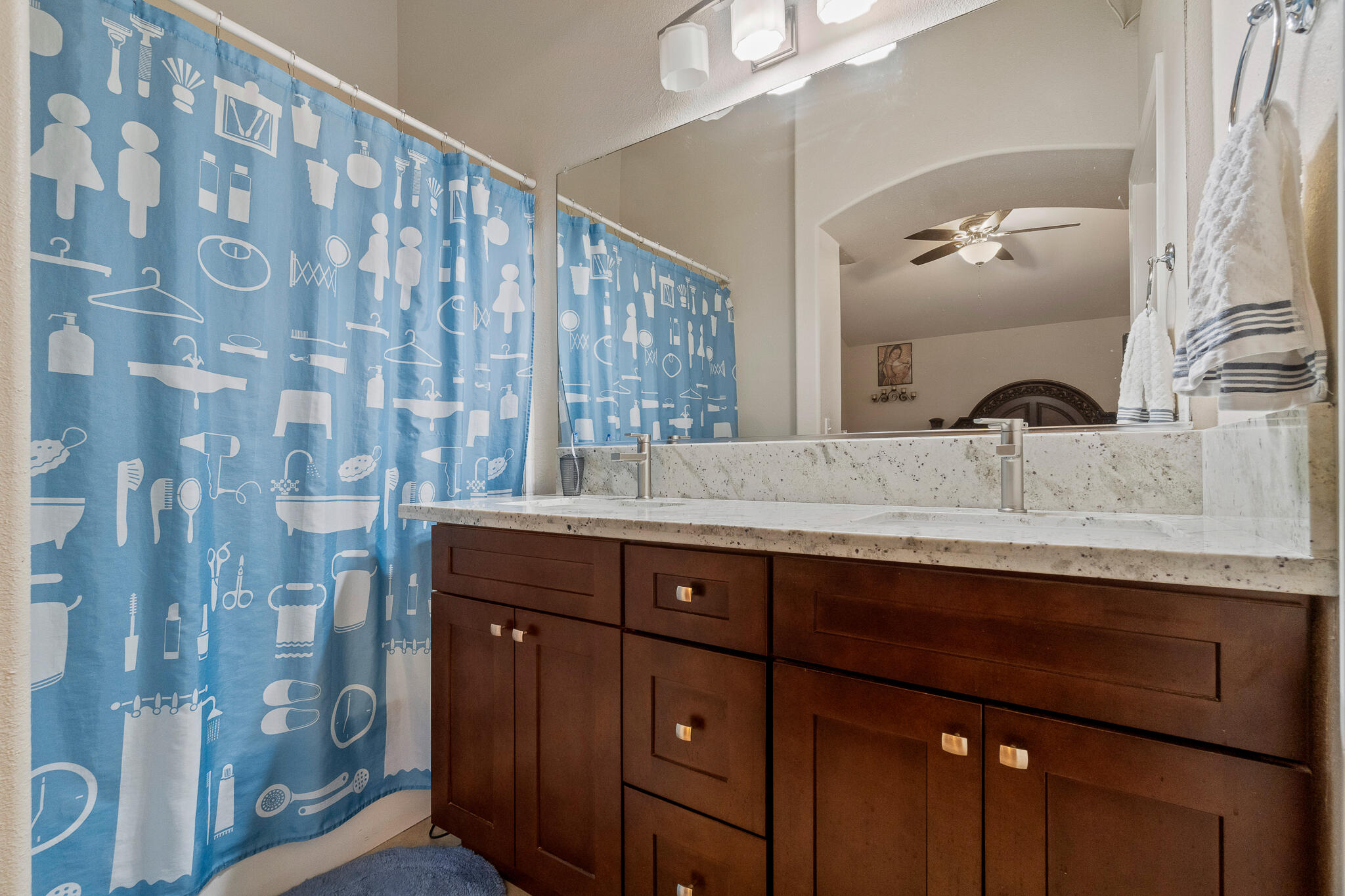 1700 N Rio Vista Ct, Visalia, CA 93292