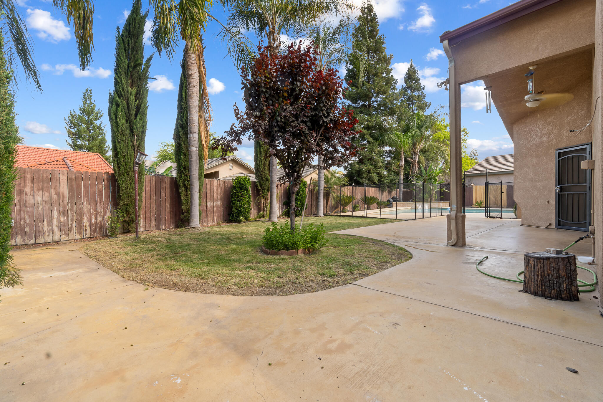 1700 N Rio Vista Ct, Visalia, CA 93292