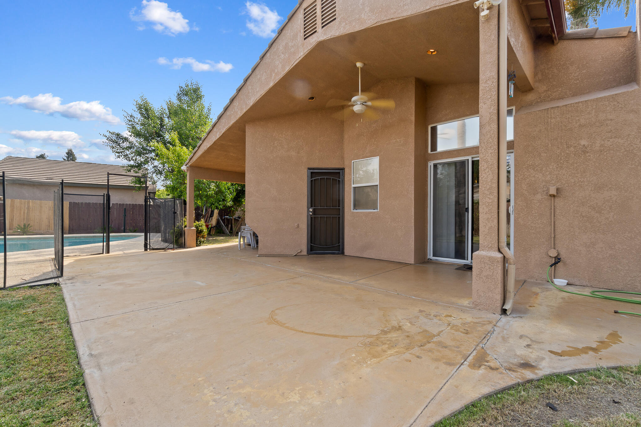 1700 N Rio Vista Ct, Visalia, CA 93292