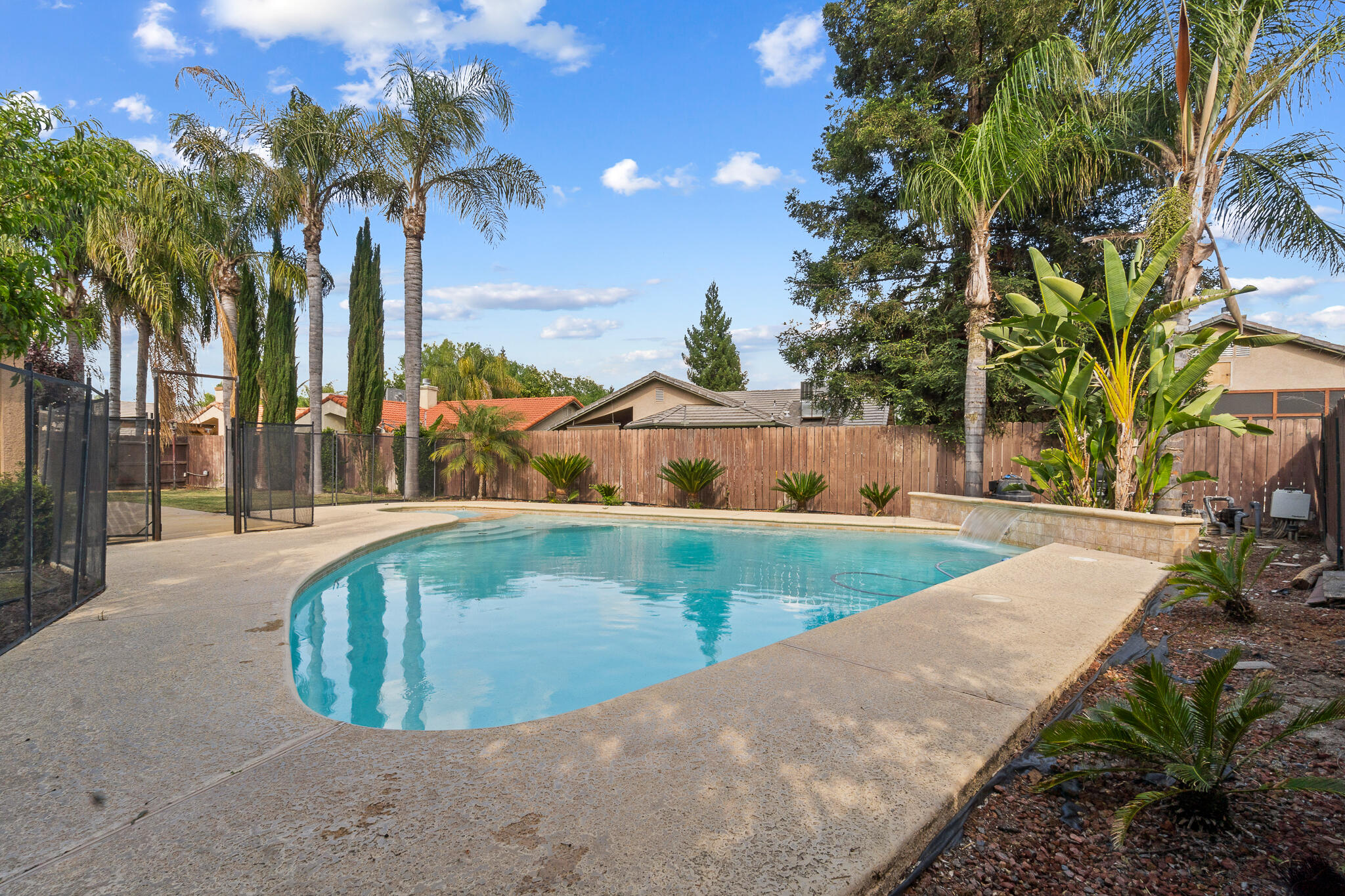 1700 N Rio Vista Ct, Visalia, CA 93292