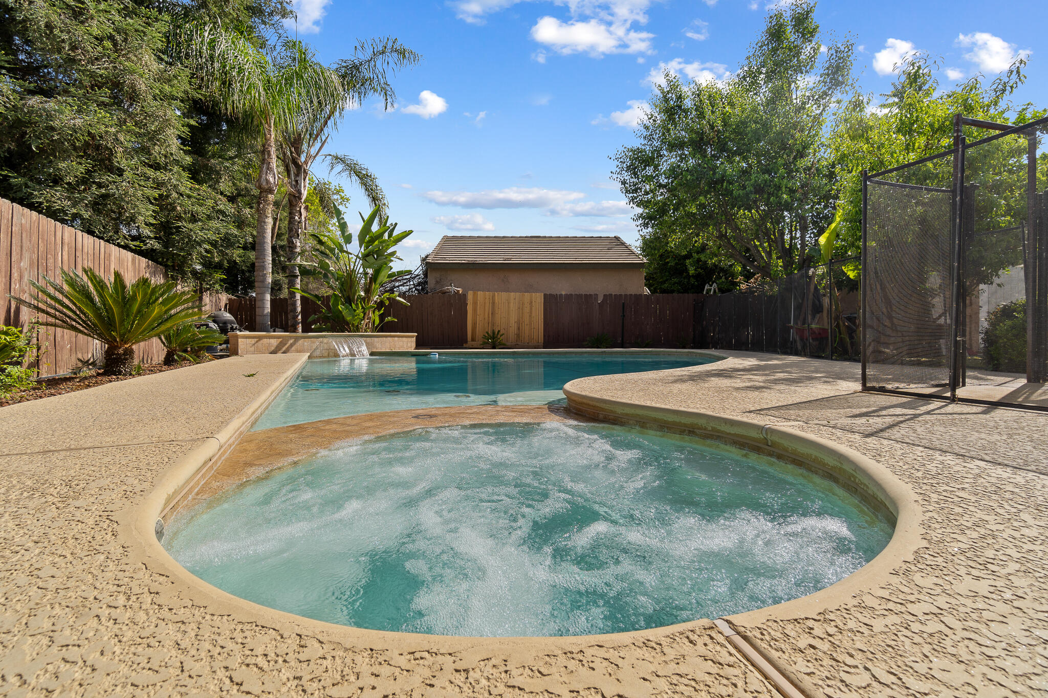 1700 N Rio Vista Ct, Visalia, CA 93292