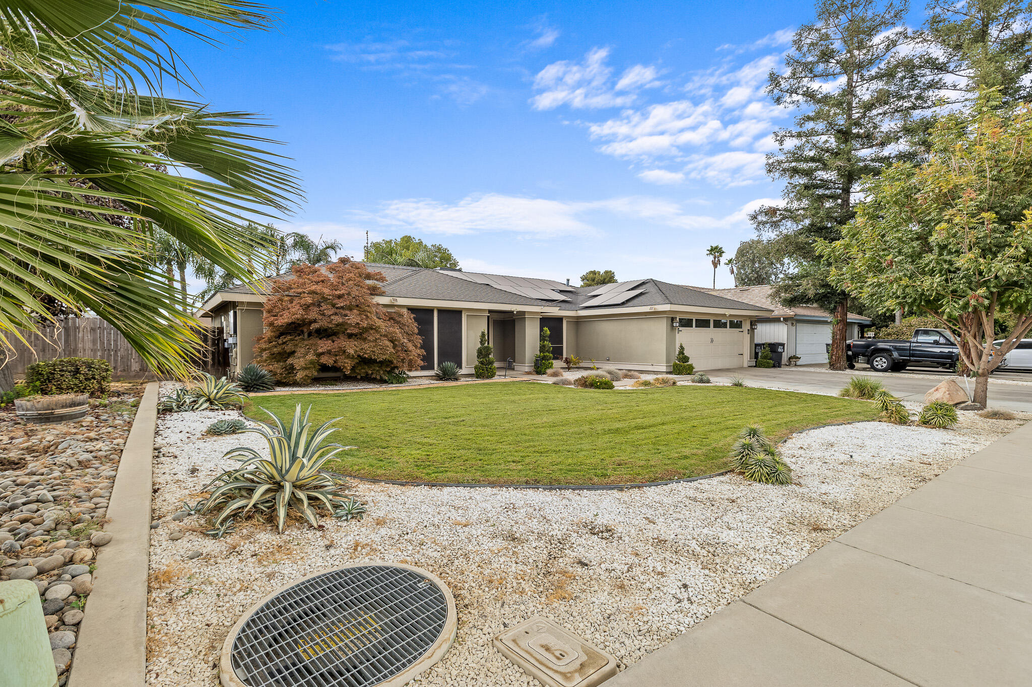 2131 S Hall St, Visalia, CA 93277