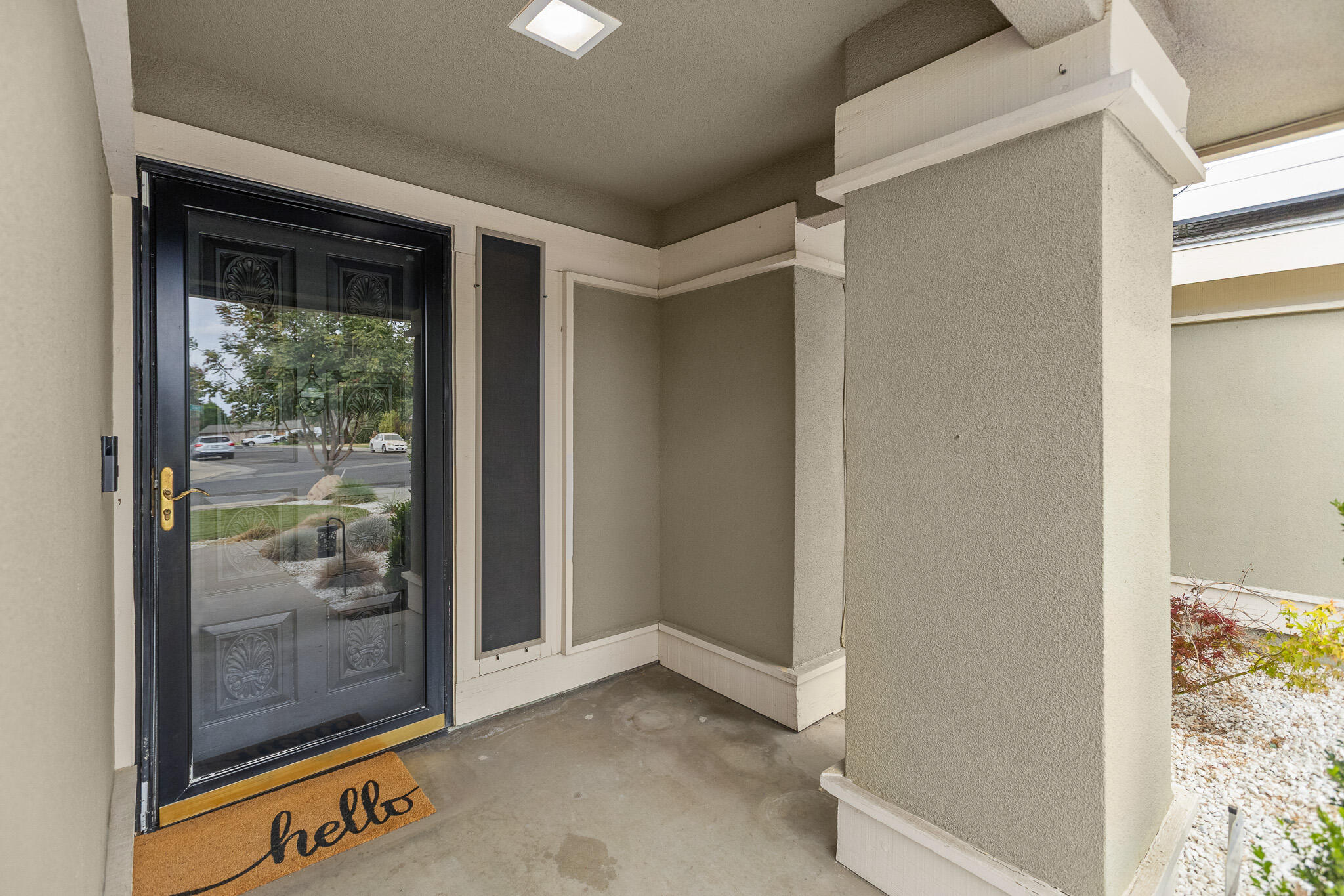 2131 S Hall St, Visalia, CA 93277