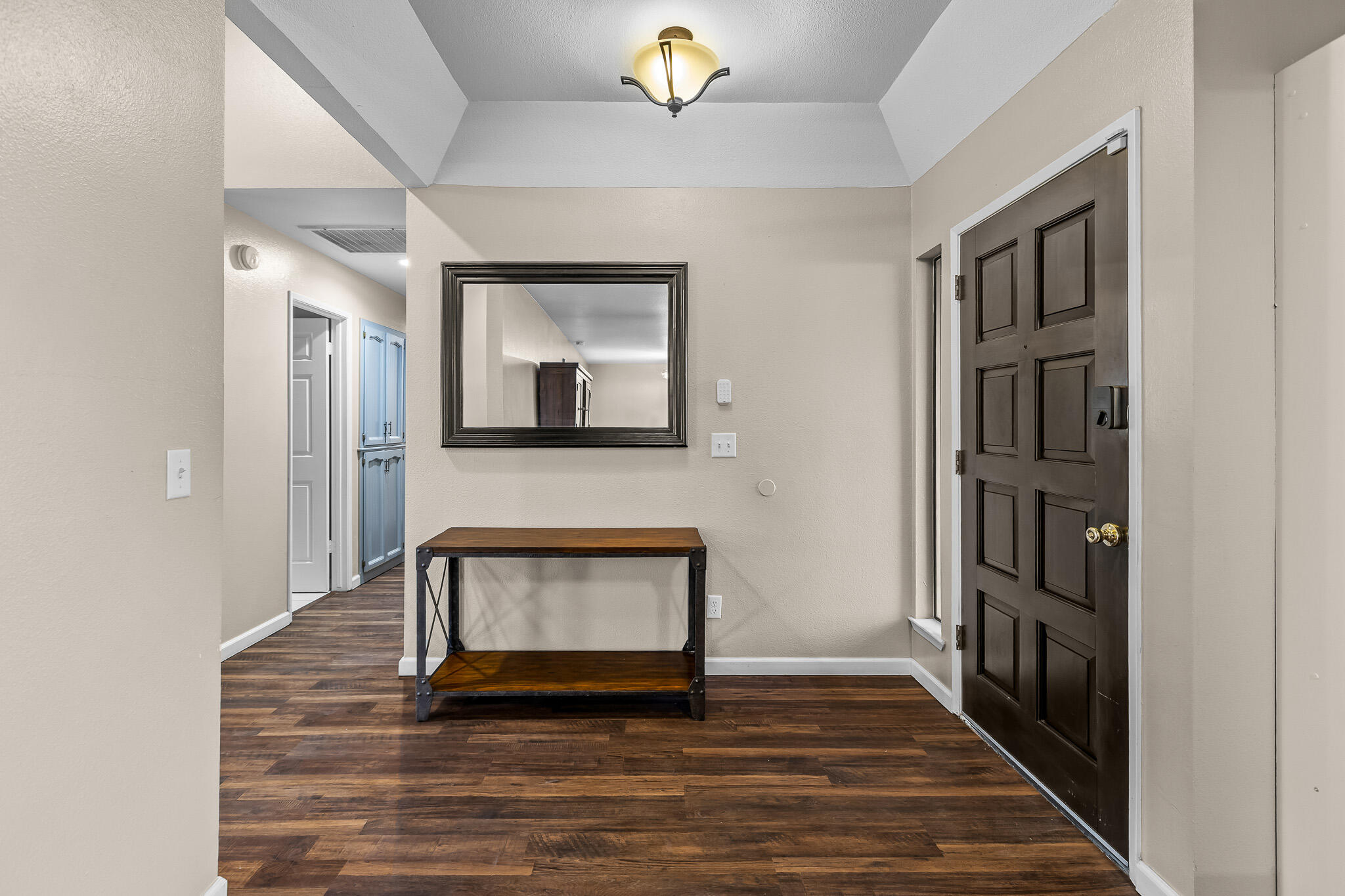 2131 S Hall St, Visalia, CA 93277