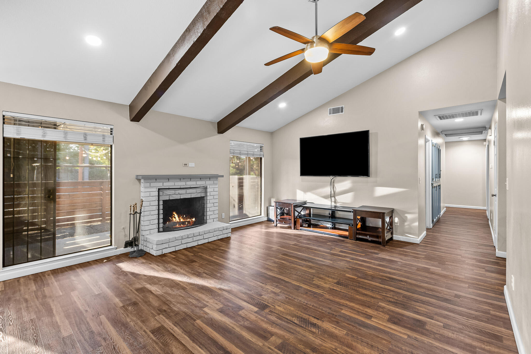 2131 S Hall St, Visalia, CA 93277