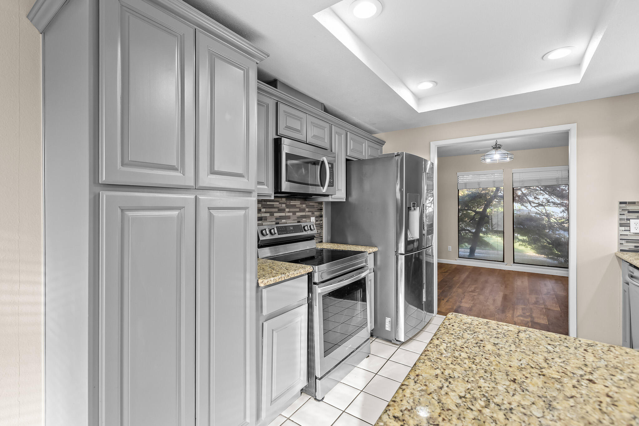 2131 S Hall St, Visalia, CA 93277