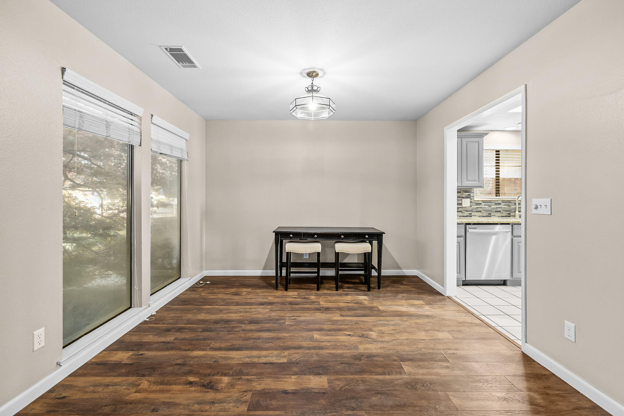 2131 S Hall St, Visalia, CA 93277