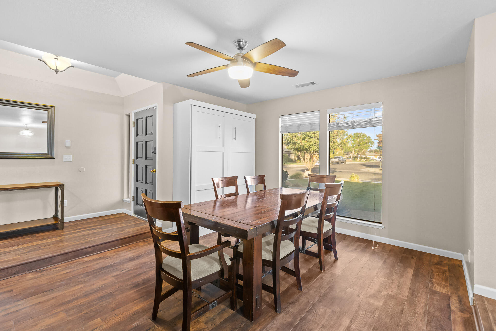 2131 S Hall St, Visalia, CA 93277