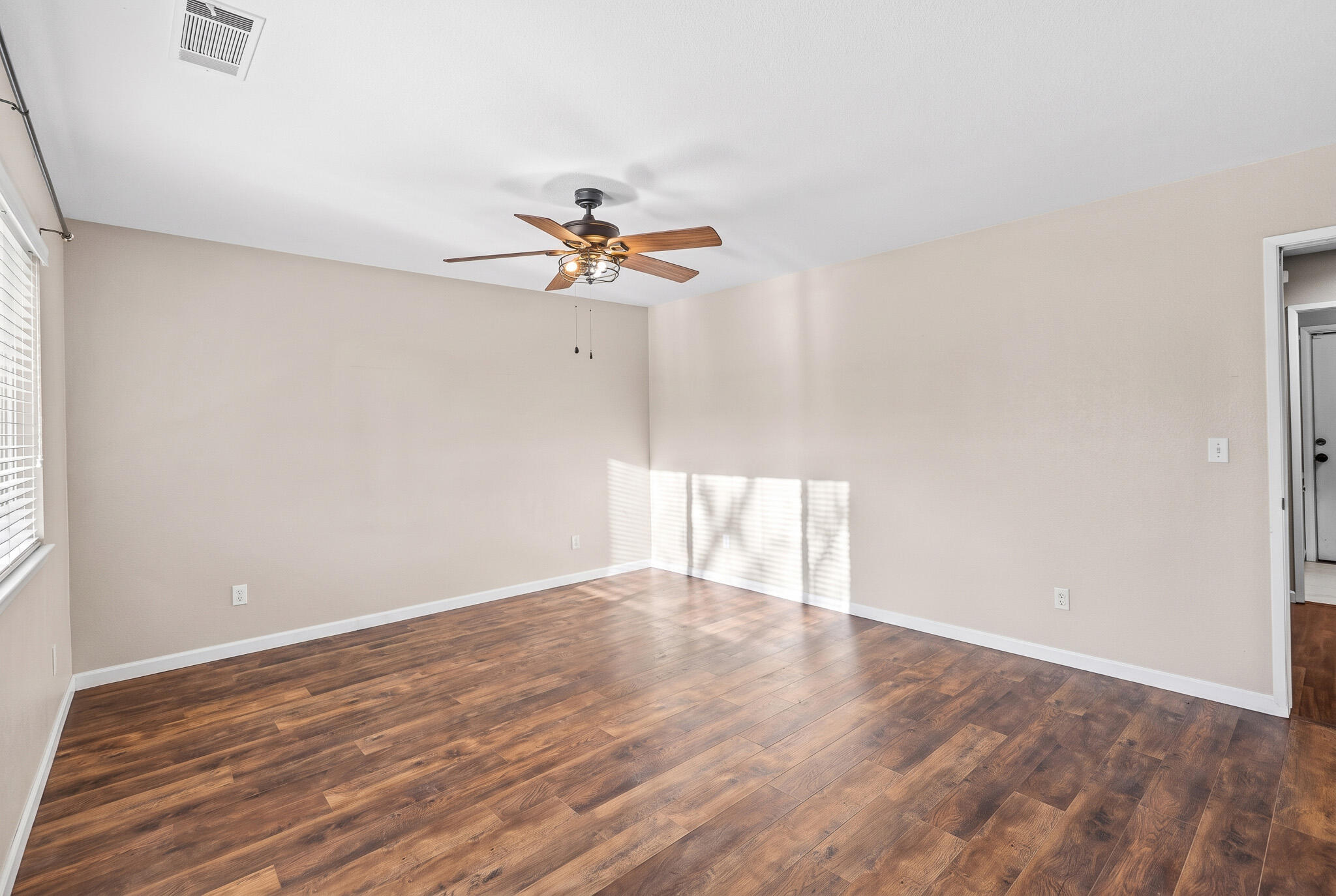 2131 S Hall St, Visalia, CA 93277