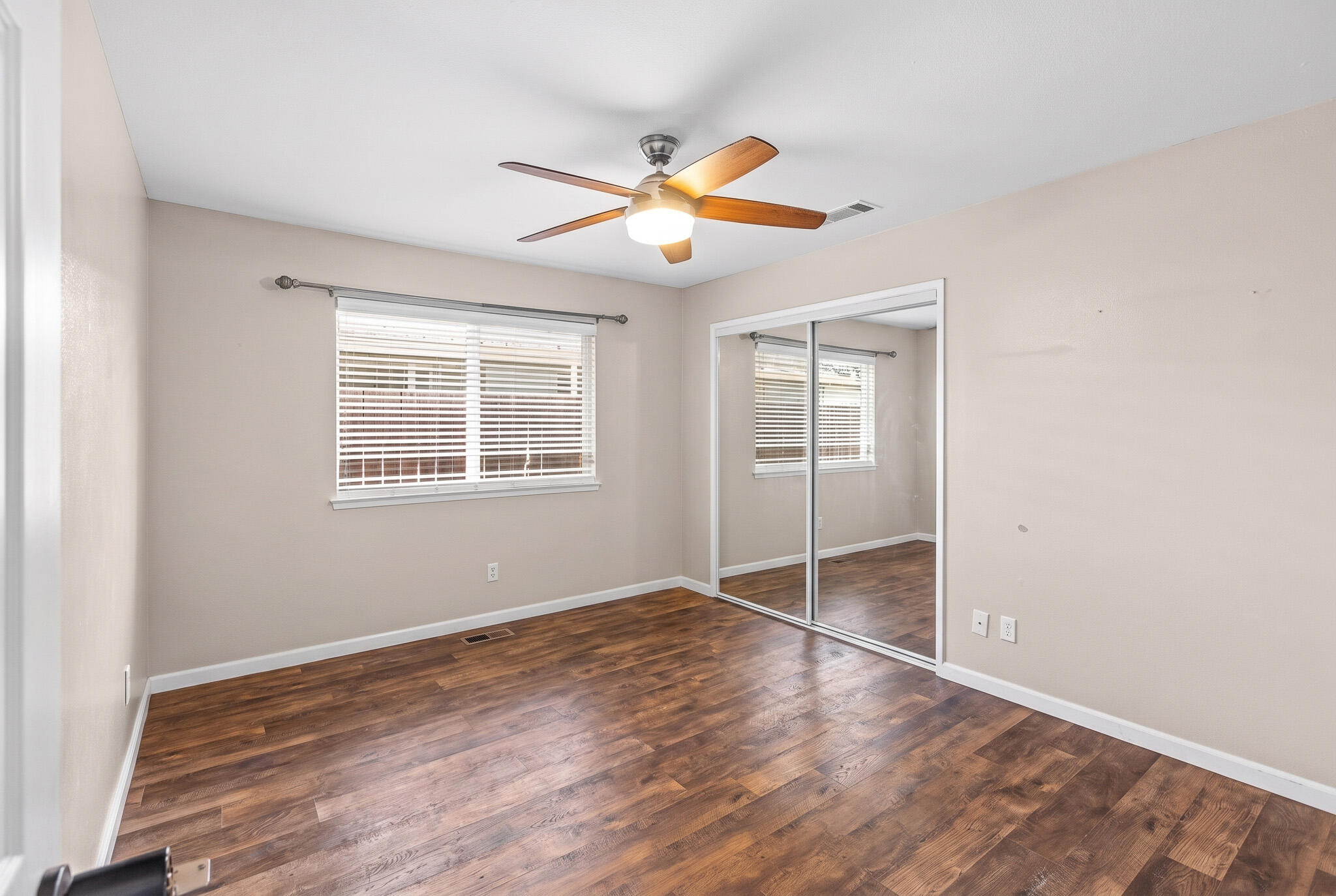 2131 S Hall St, Visalia, CA 93277