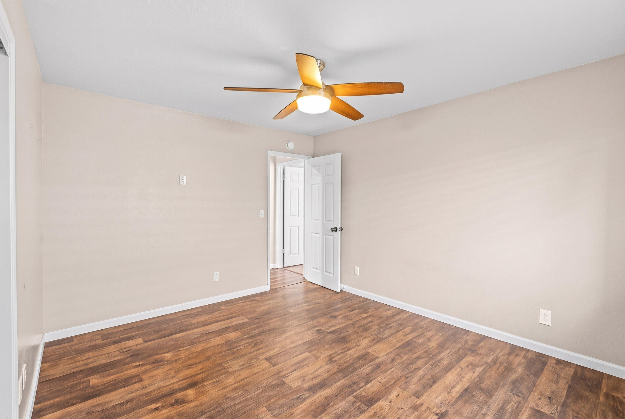 2131 S Hall St, Visalia, CA 93277