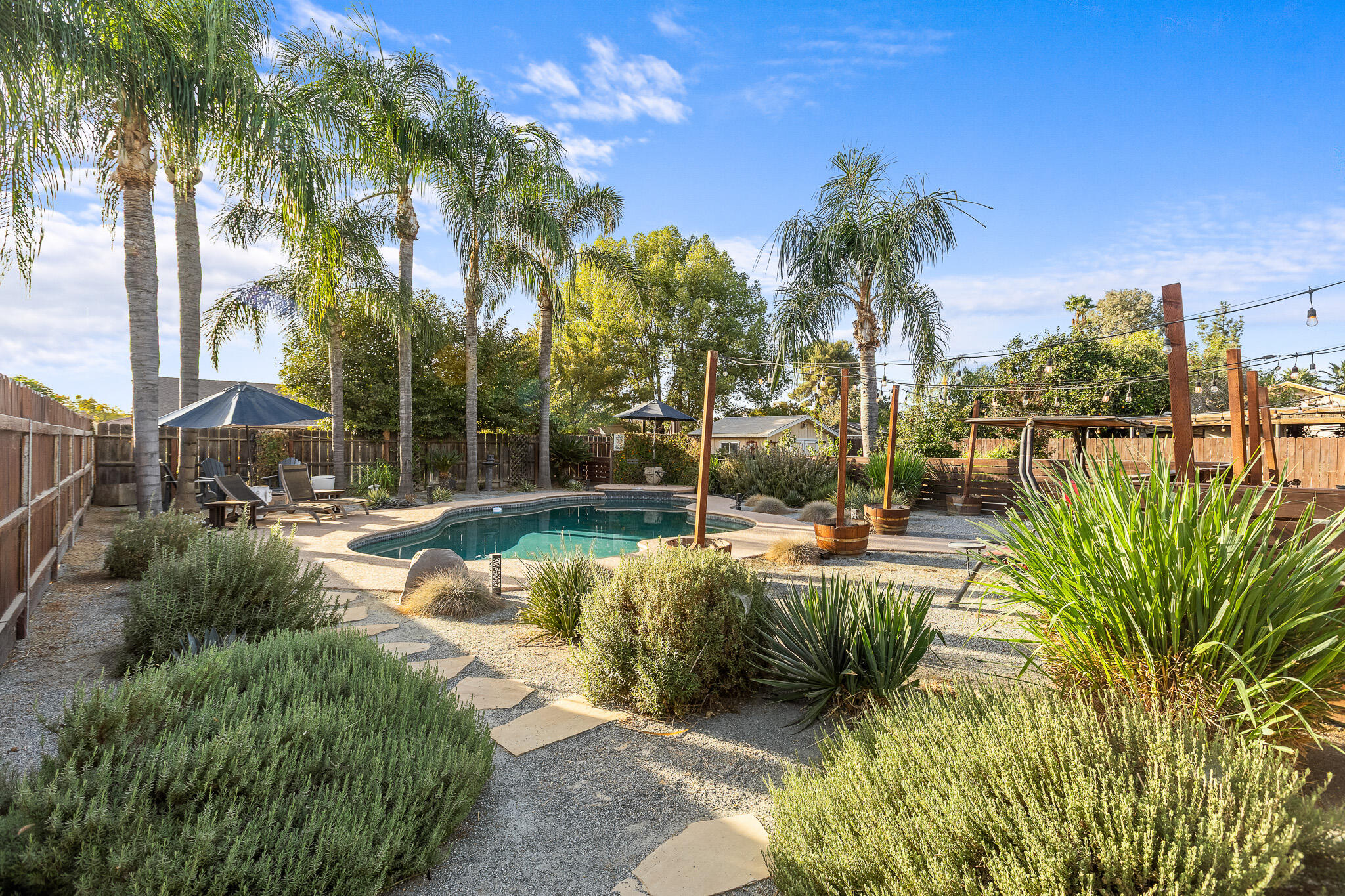 2131 S Hall St, Visalia, CA 93277