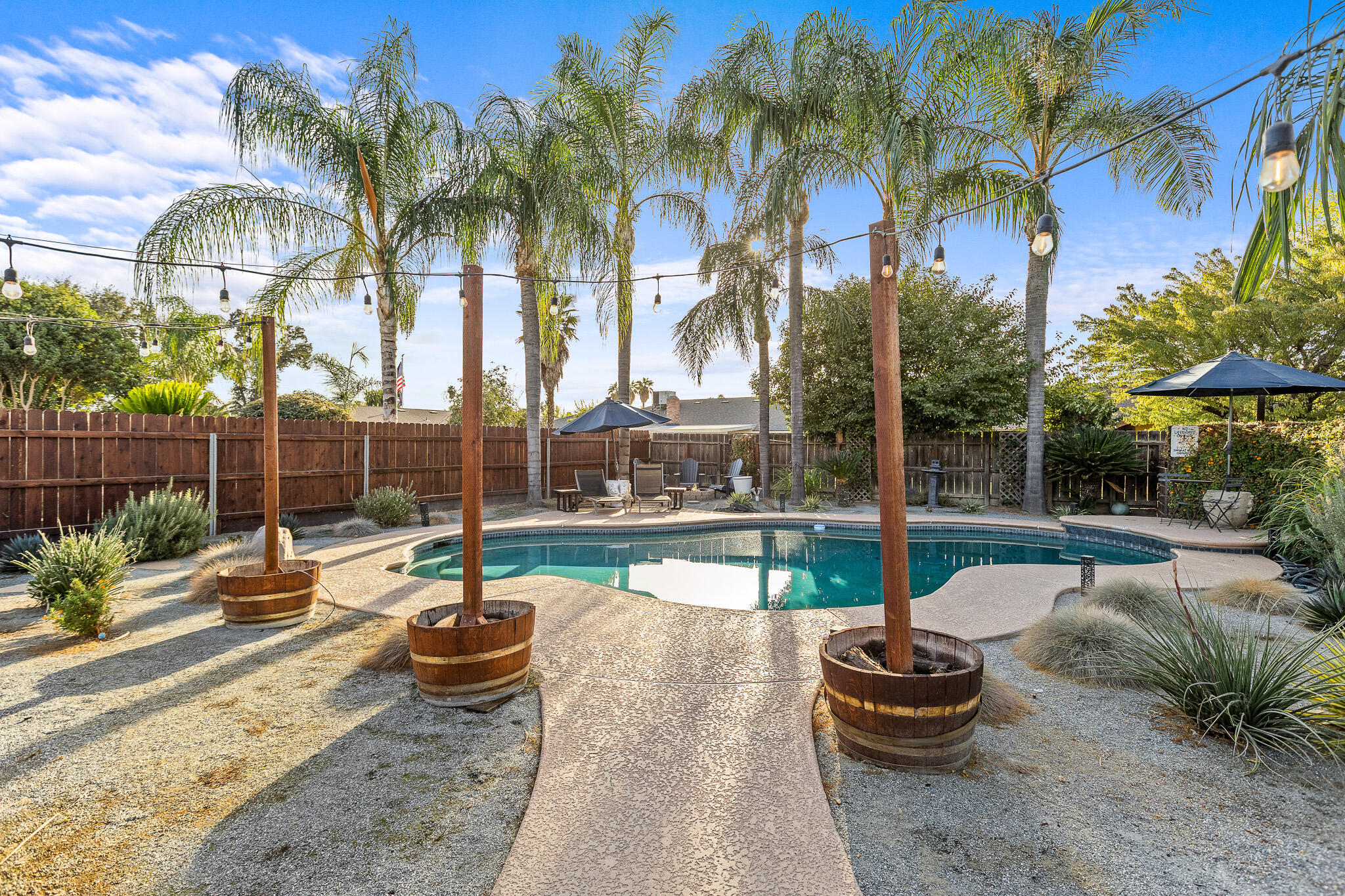 2131 S Hall St, Visalia, CA 93277