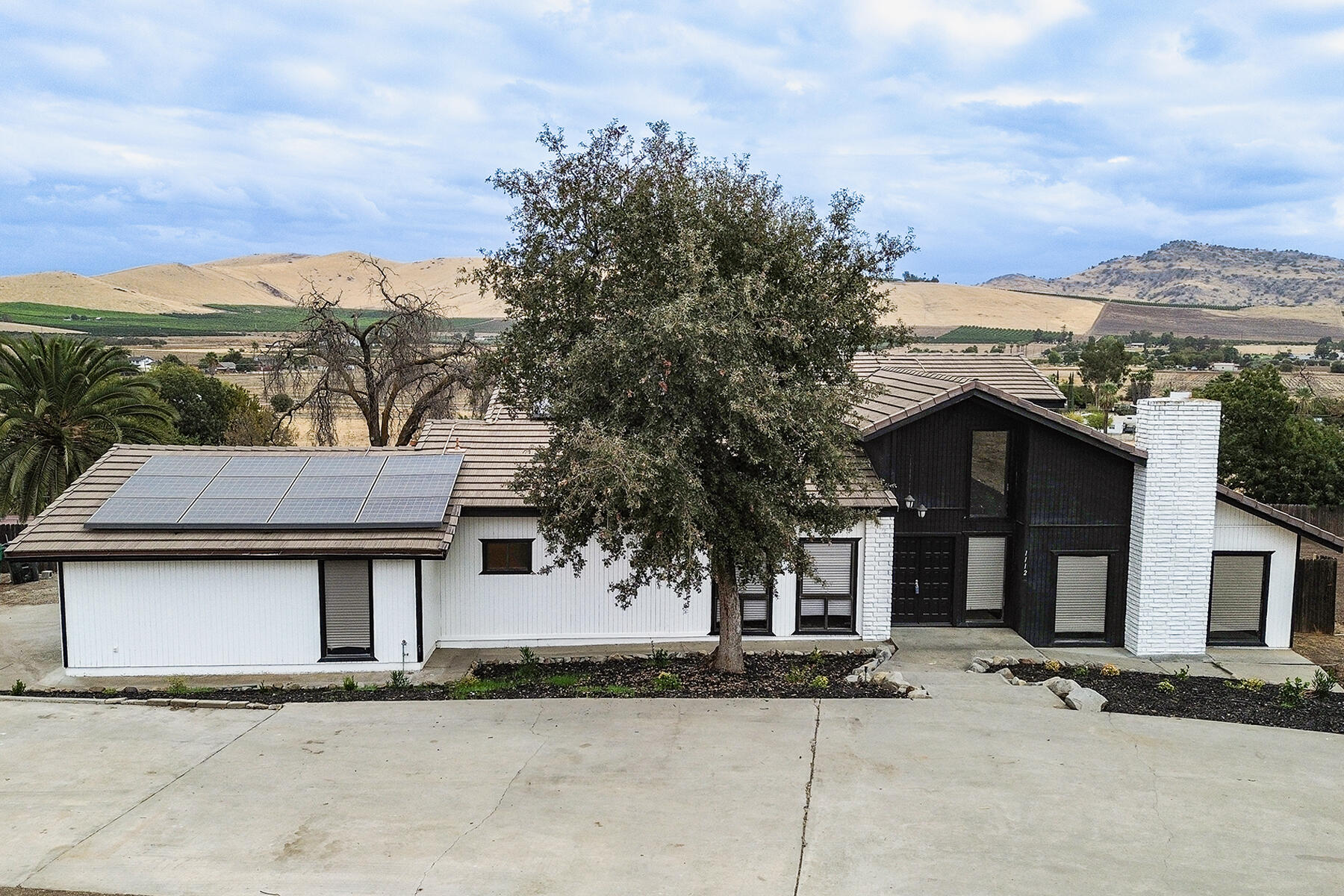 1112 N Scenic Dr, Porterville, CA 93257
