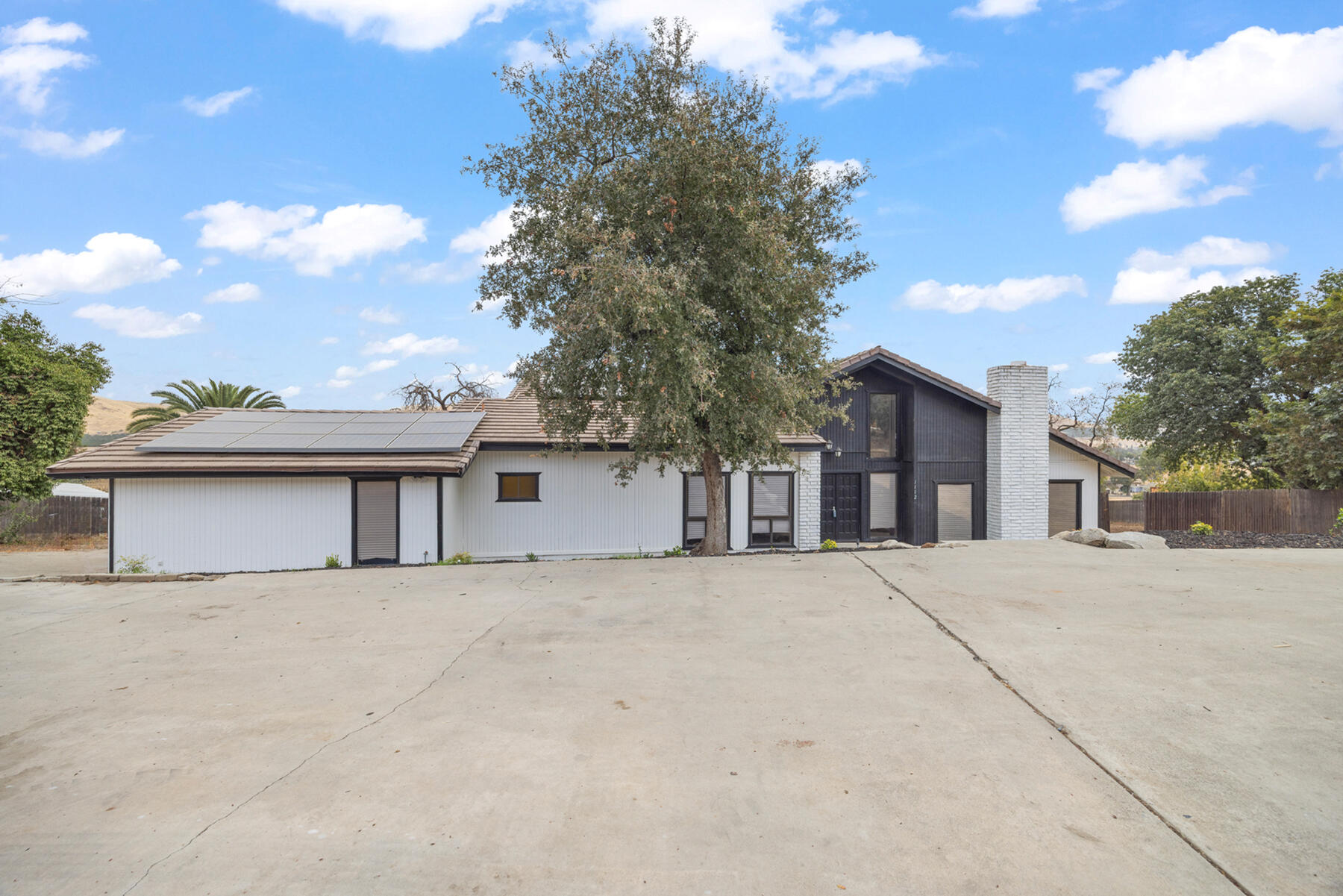 1112 N Scenic Dr, Porterville, CA 93257