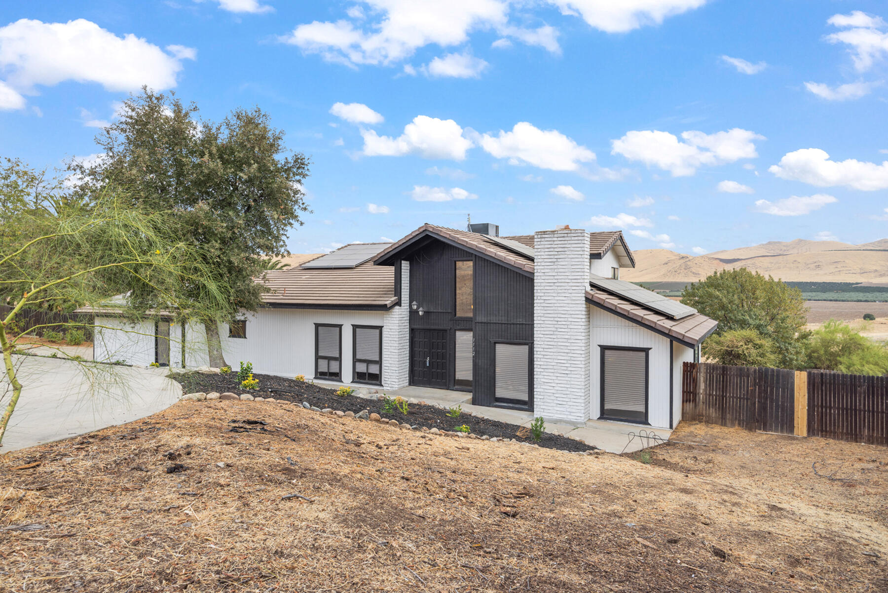 1112 N Scenic Dr, Porterville, CA 93257
