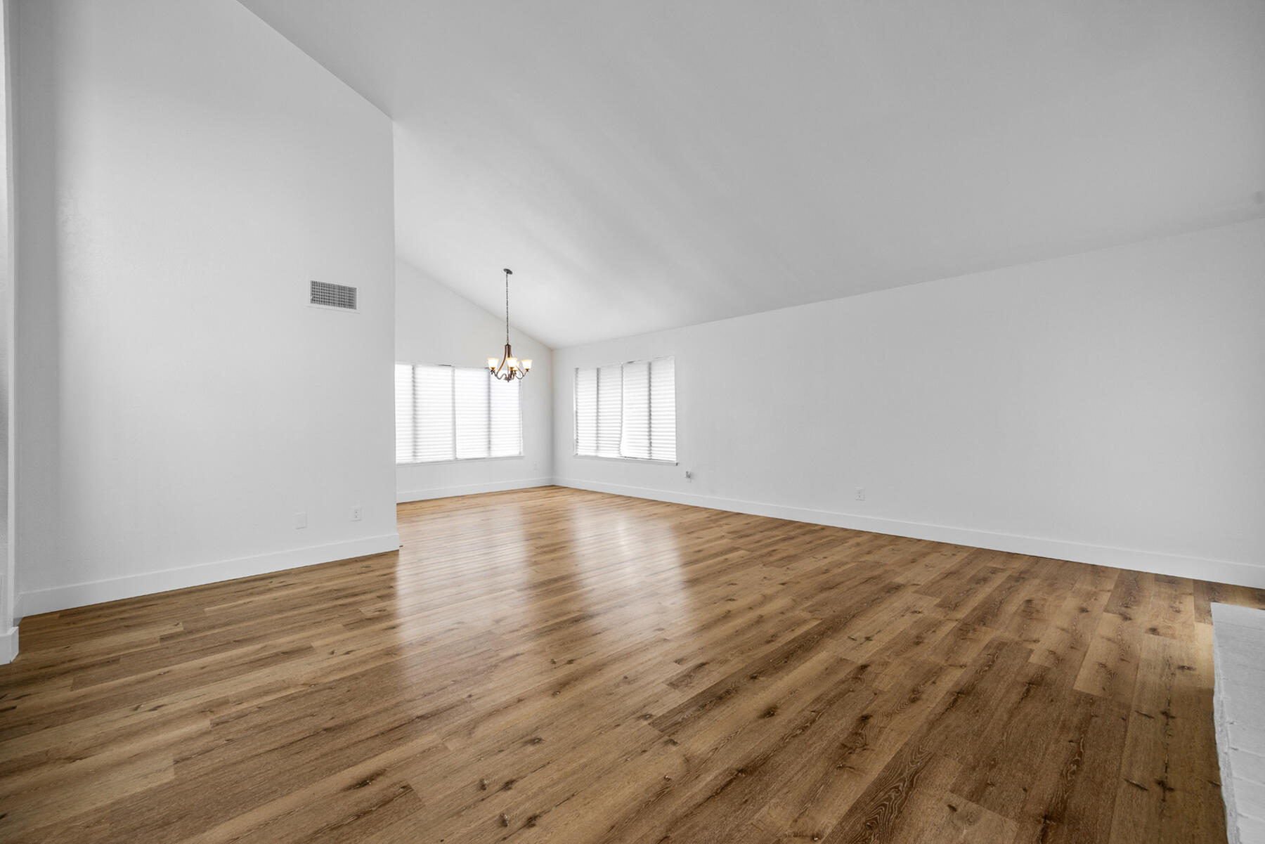 1112 N Scenic Dr, Porterville, CA 93257