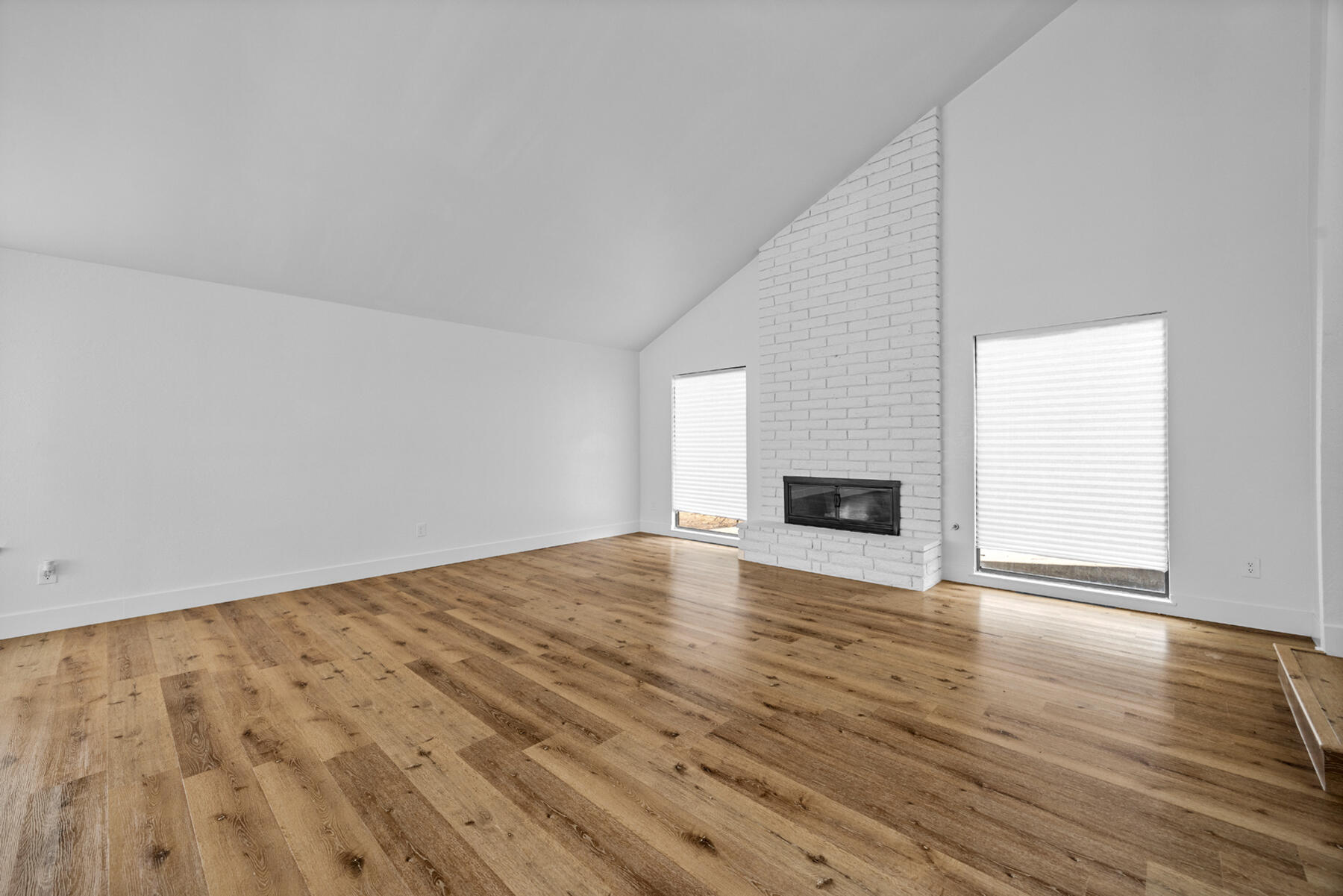 1112 N Scenic Dr, Porterville, CA 93257