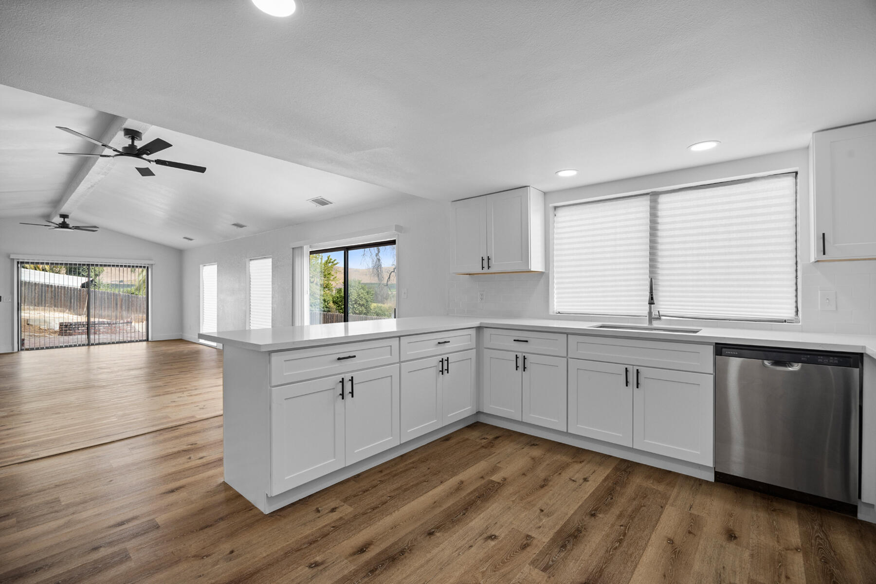1112 N Scenic Dr, Porterville, CA 93257