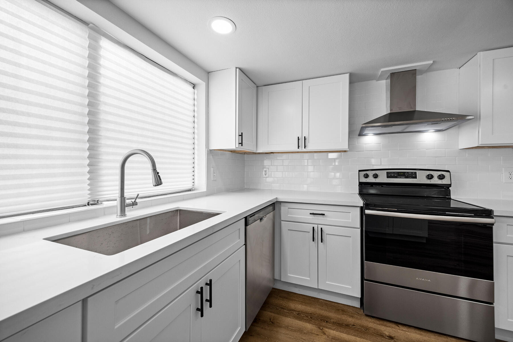 1112 N Scenic Dr, Porterville, CA 93257