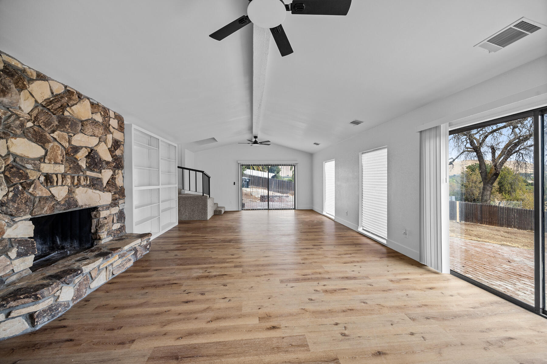 1112 N Scenic Dr, Porterville, CA 93257