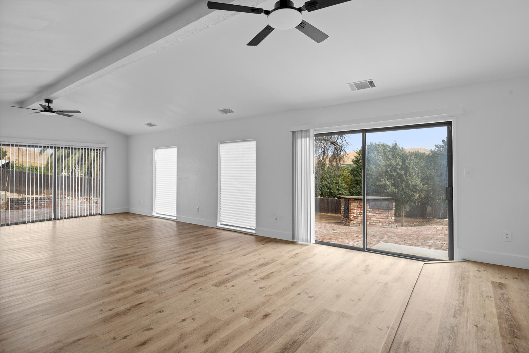 1112 N Scenic Dr, Porterville, CA 93257