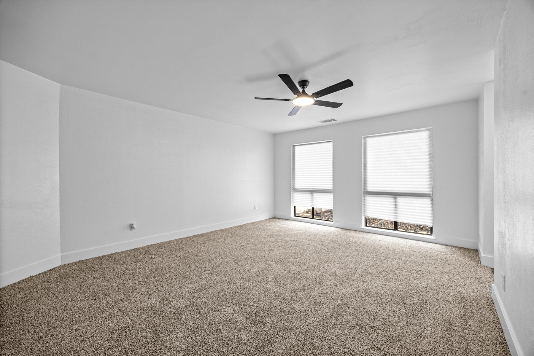 1112 N Scenic Dr, Porterville, CA 93257