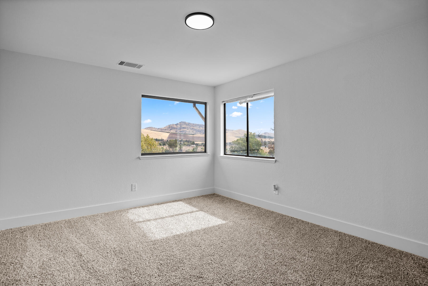 1112 N Scenic Dr, Porterville, CA 93257