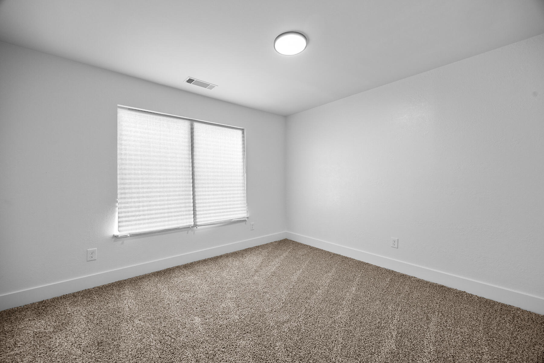 1112 N Scenic Dr, Porterville, CA 93257