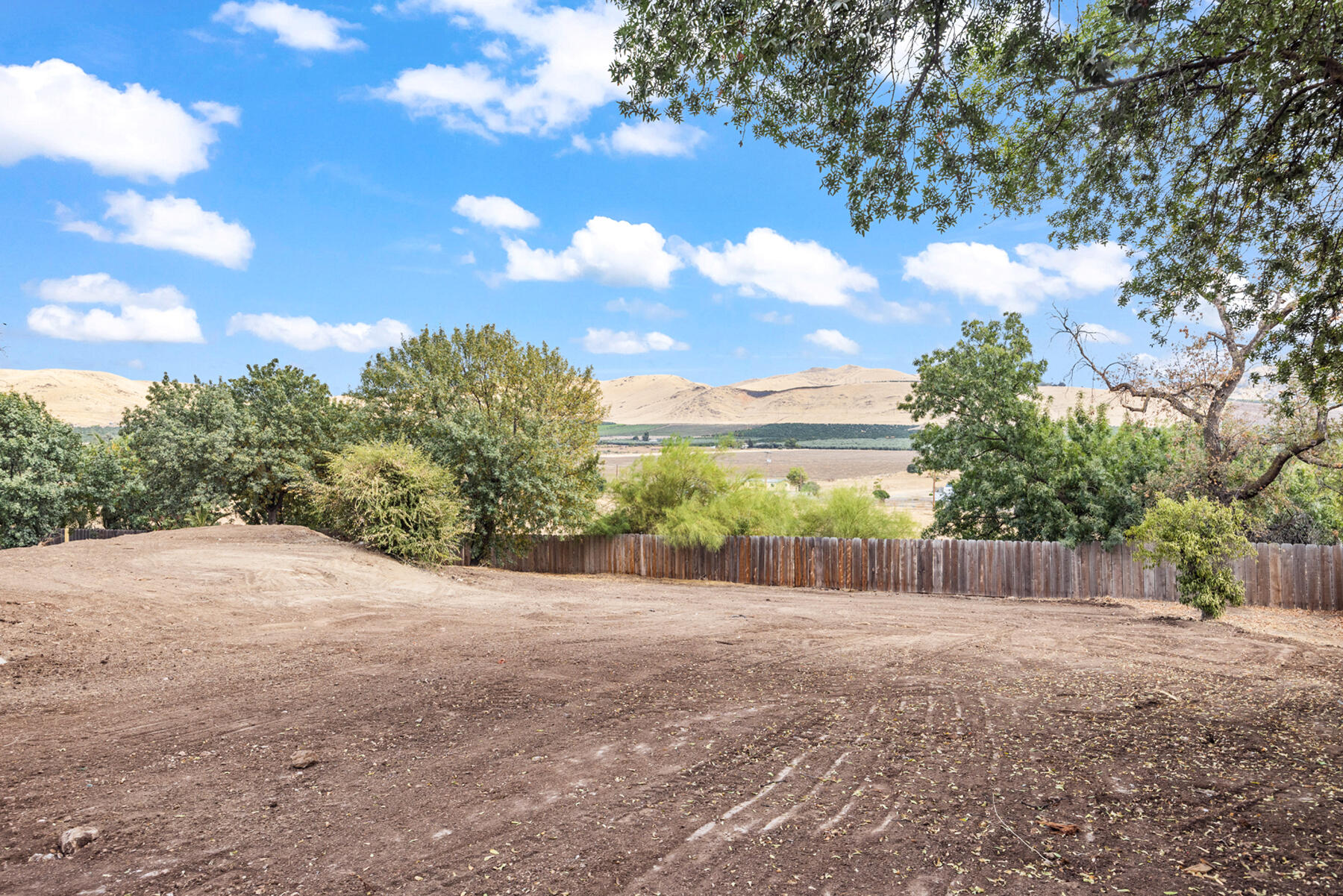 1112 N Scenic Dr, Porterville, CA 93257