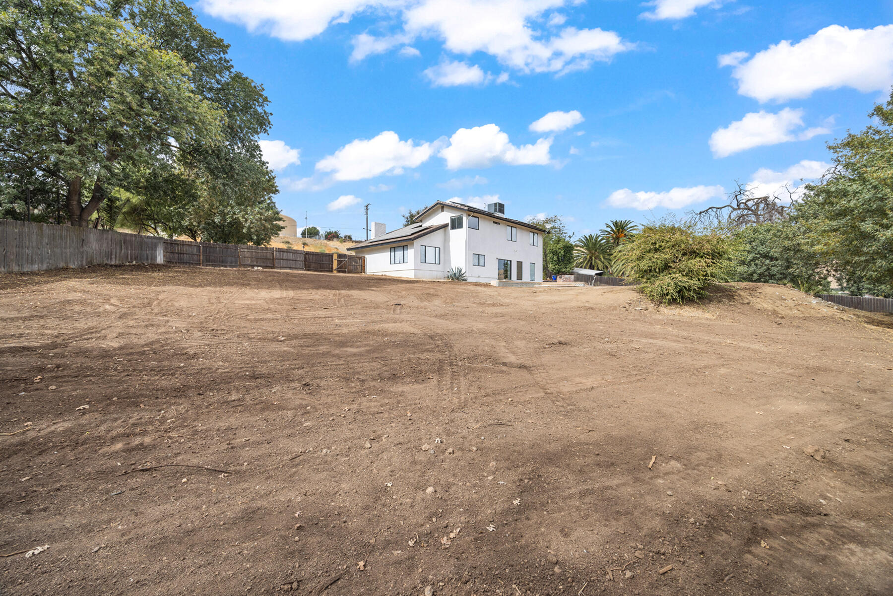 1112 N Scenic Dr, Porterville, CA 93257
