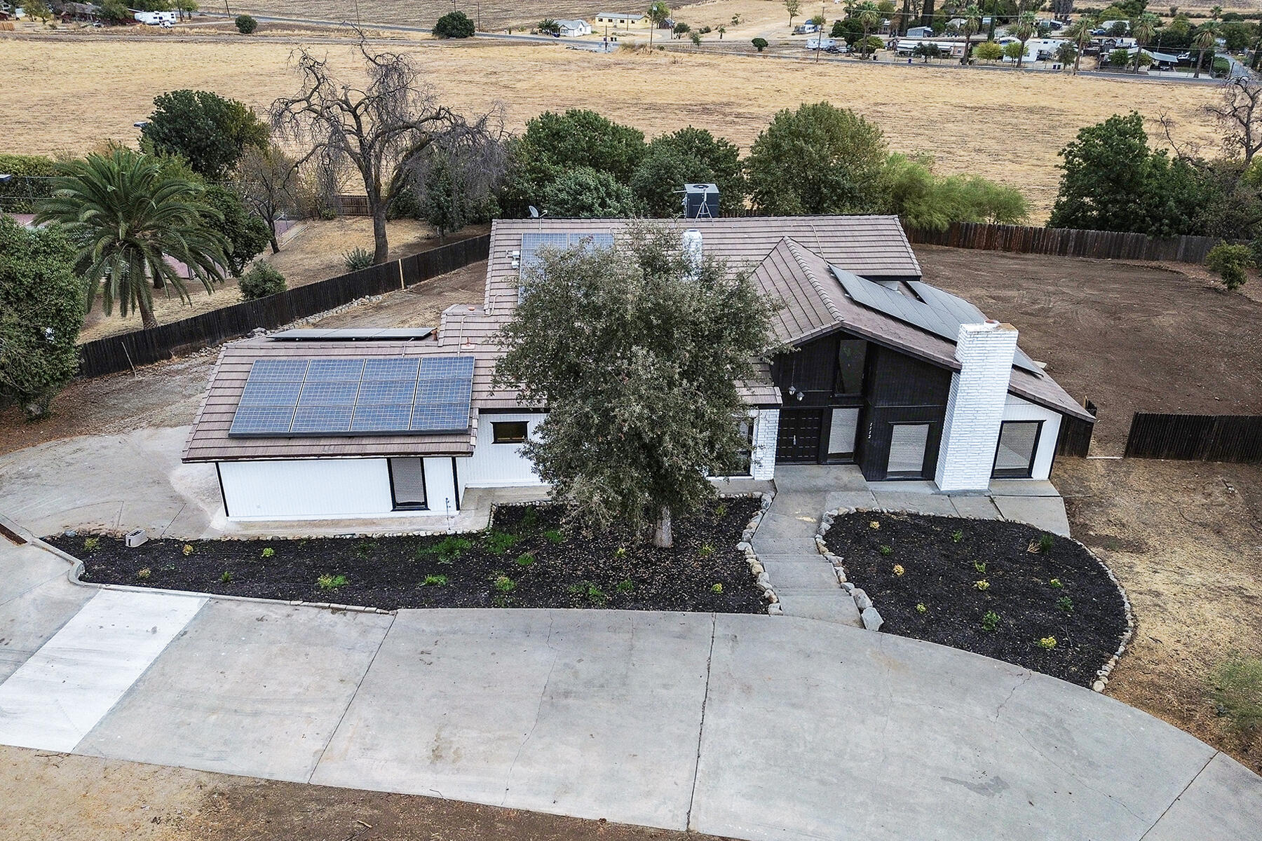 1112 N Scenic Dr, Porterville, CA 93257