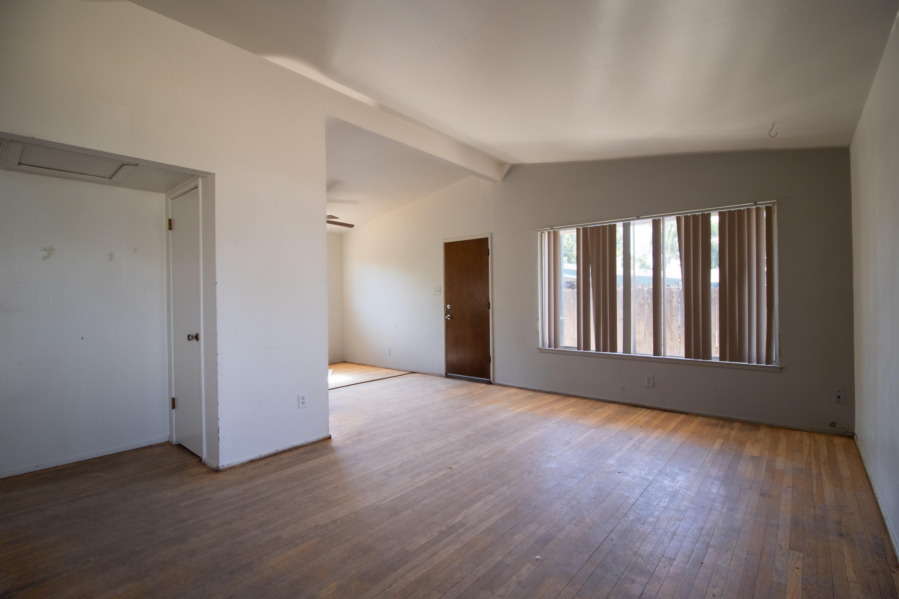 877 E Thurman Ave, Porterville, CA 93257