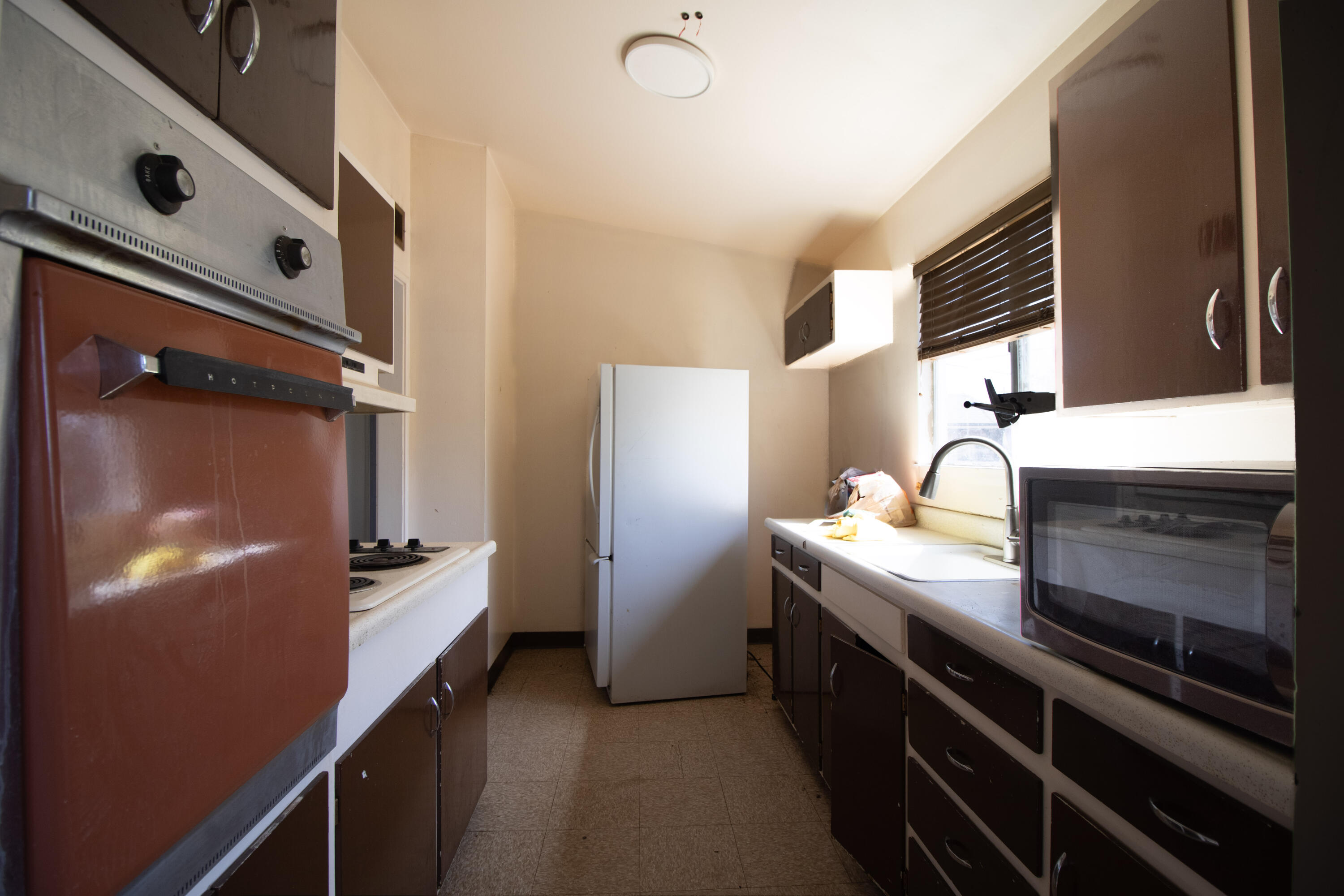 877 E Thurman Ave, Porterville, CA 93257