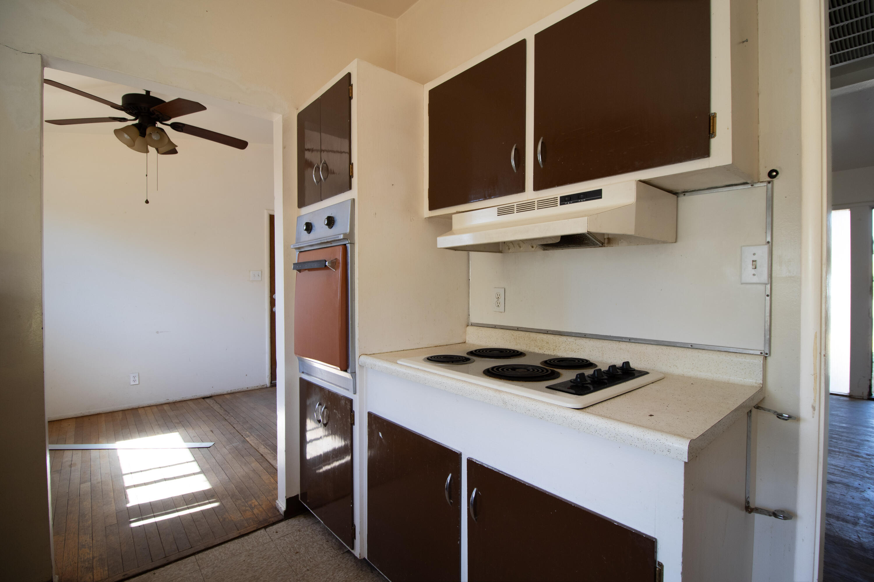 877 E Thurman Ave, Porterville, CA 93257