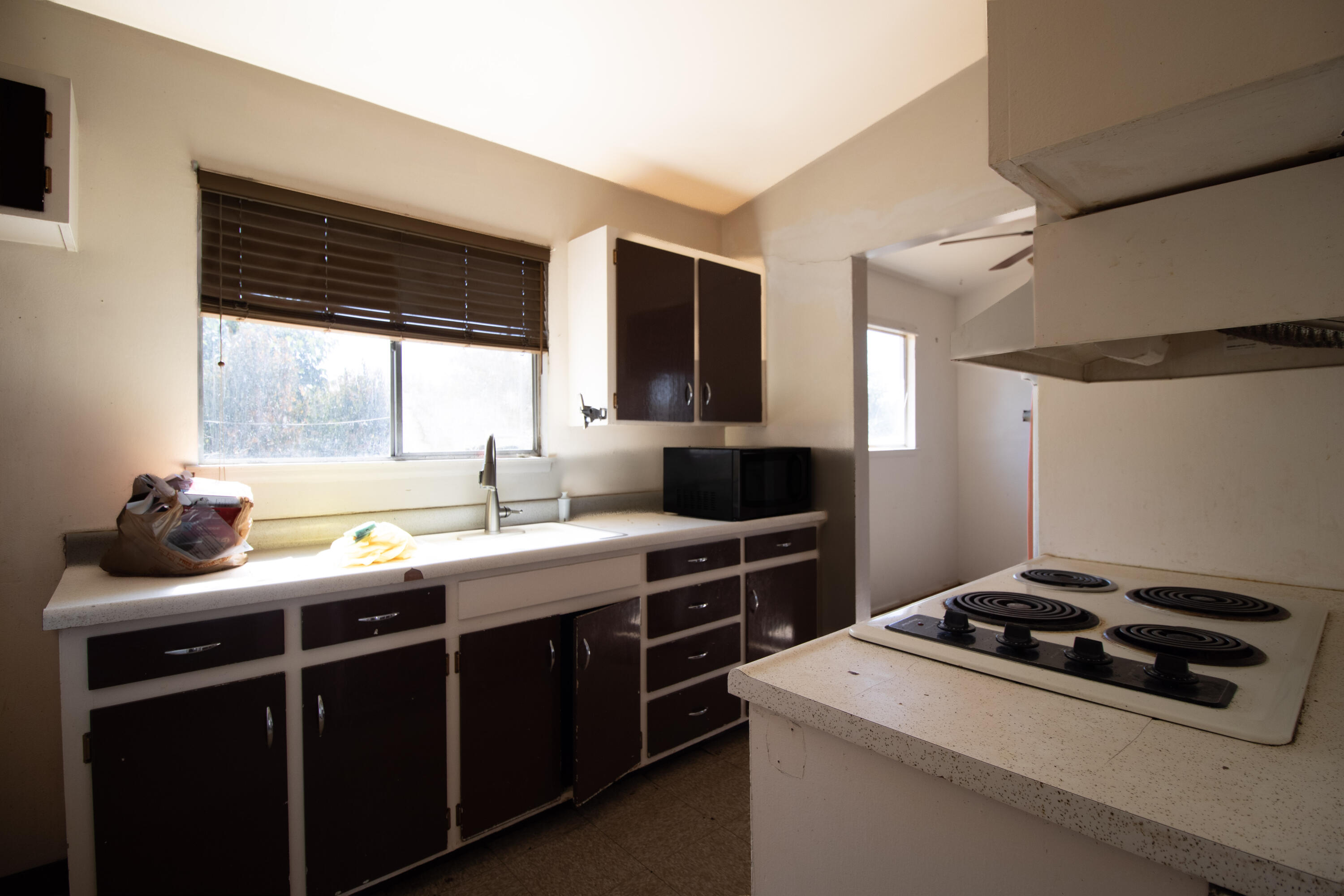 877 E Thurman Ave, Porterville, CA 93257