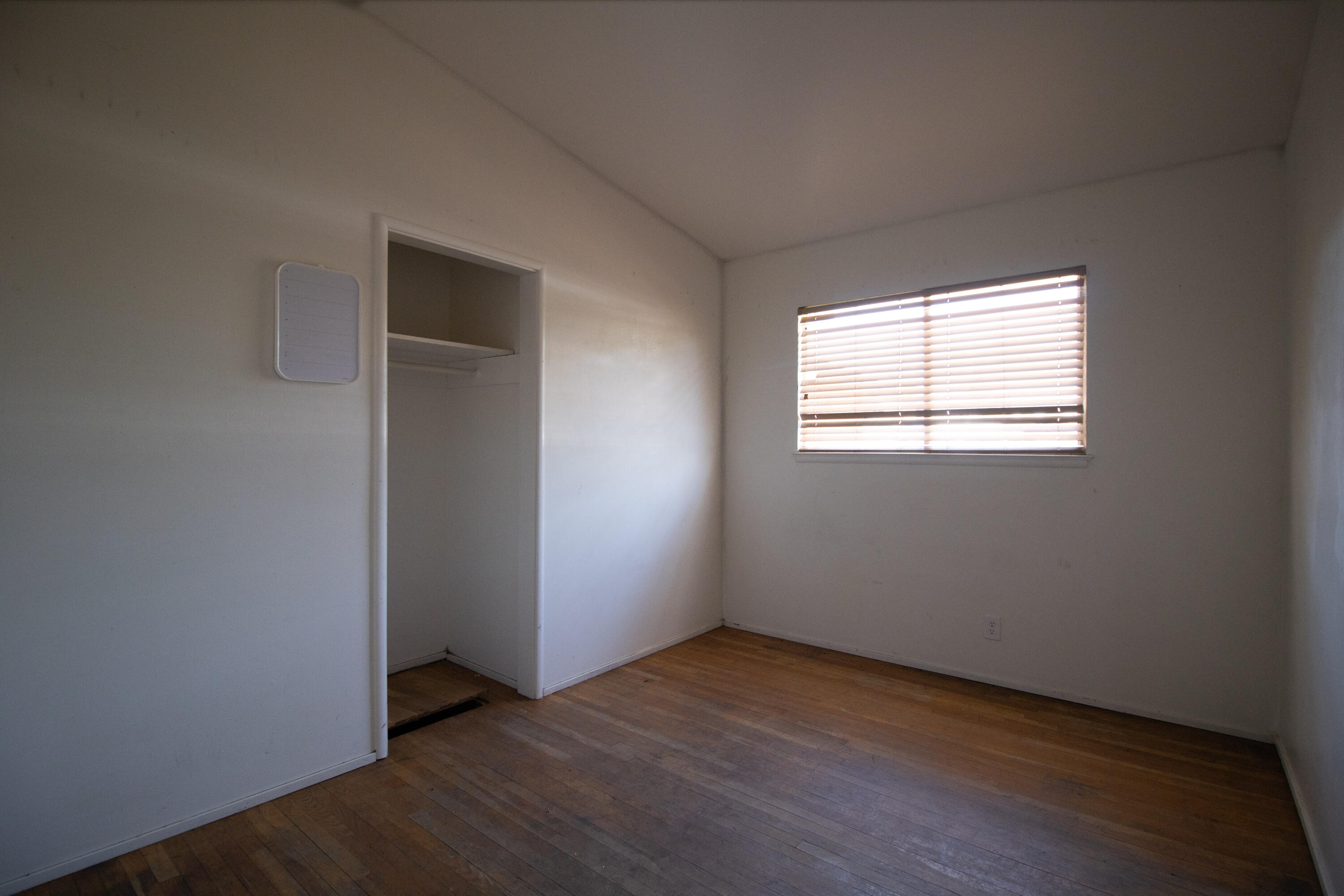 877 E Thurman Ave, Porterville, CA 93257