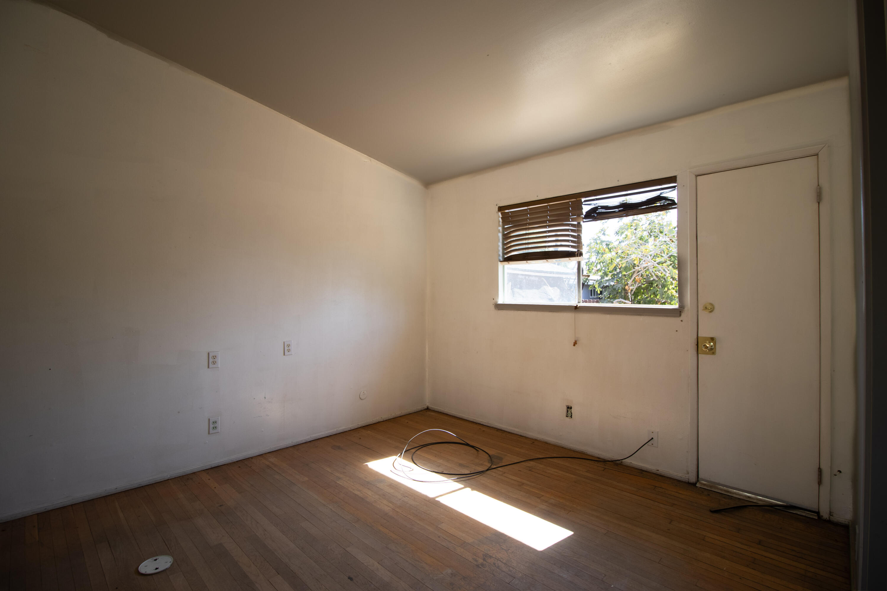 877 E Thurman Ave, Porterville, CA 93257